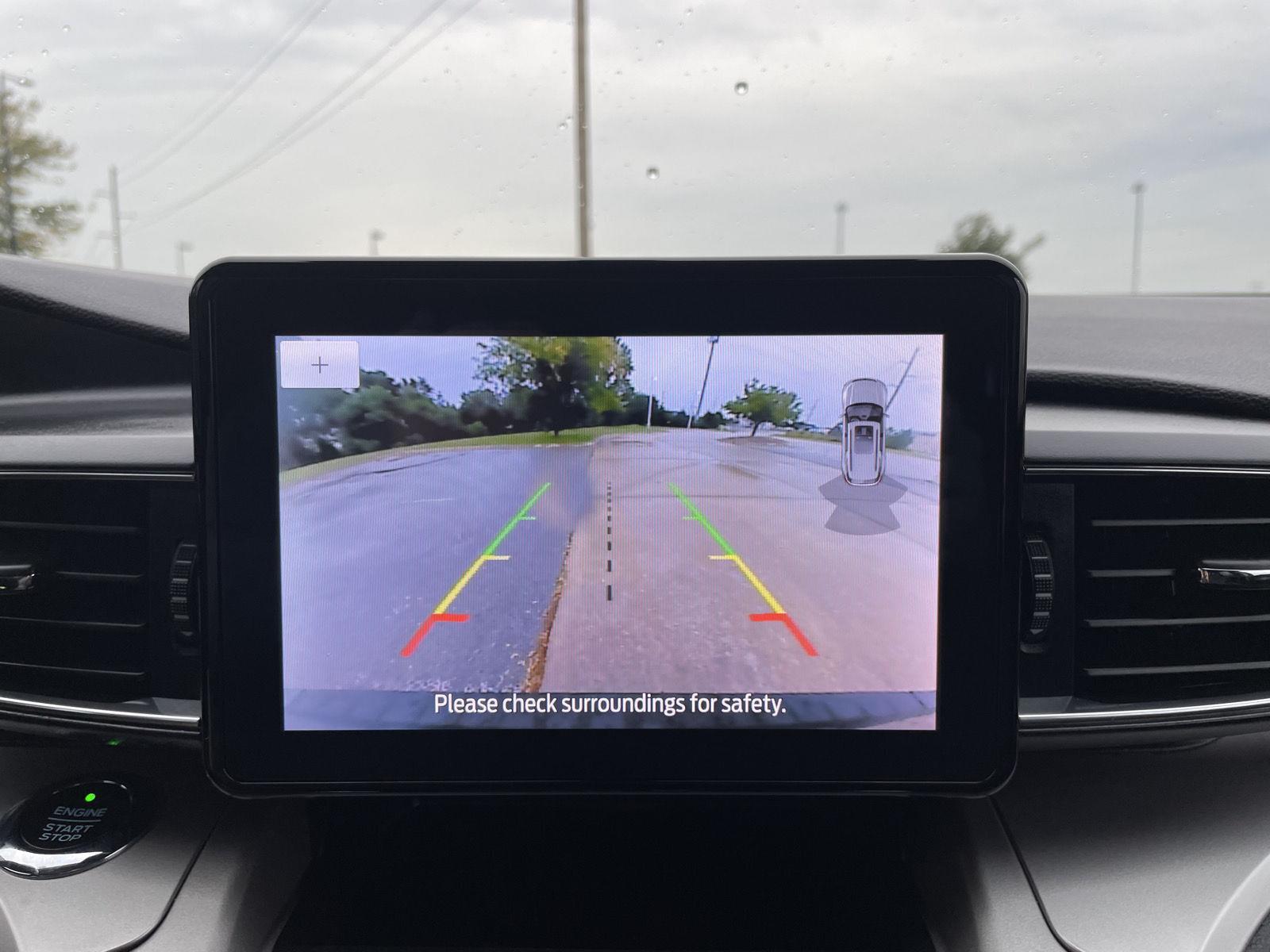 Vehicle photo 23
