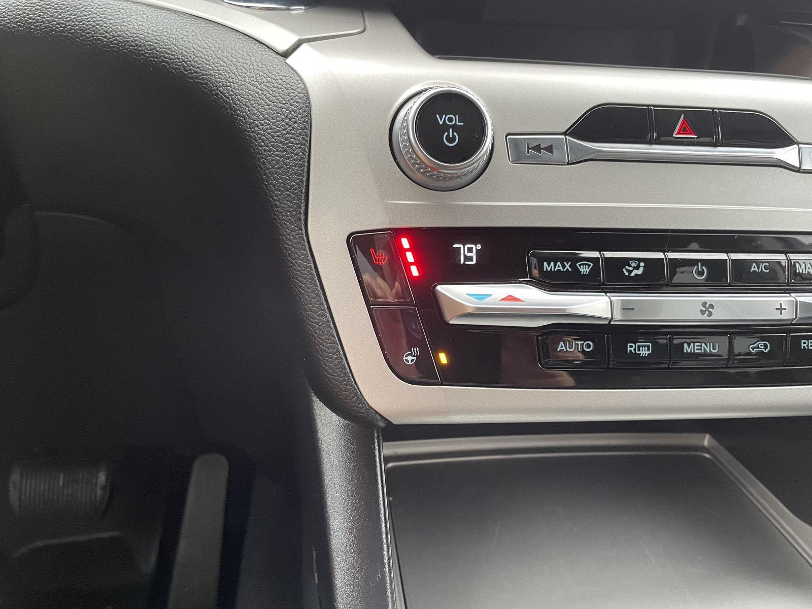 Vehicle photo 27