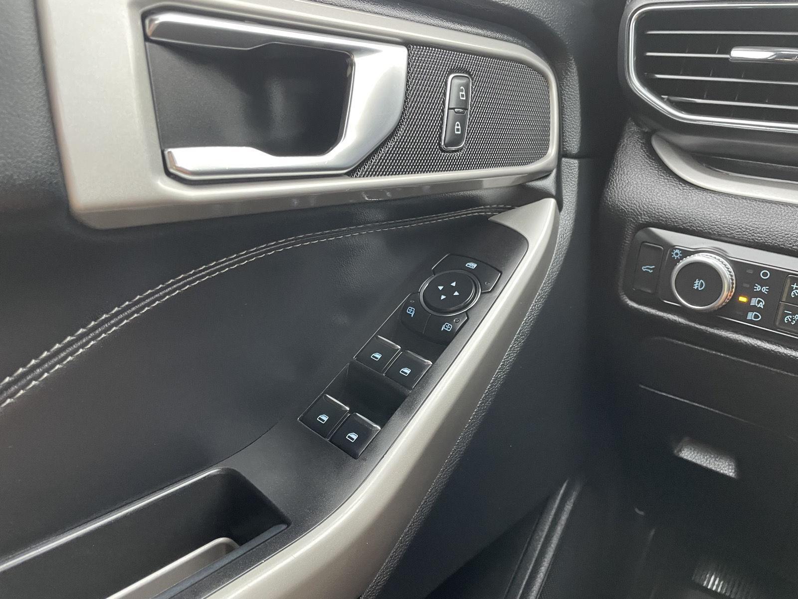 Vehicle photo 29