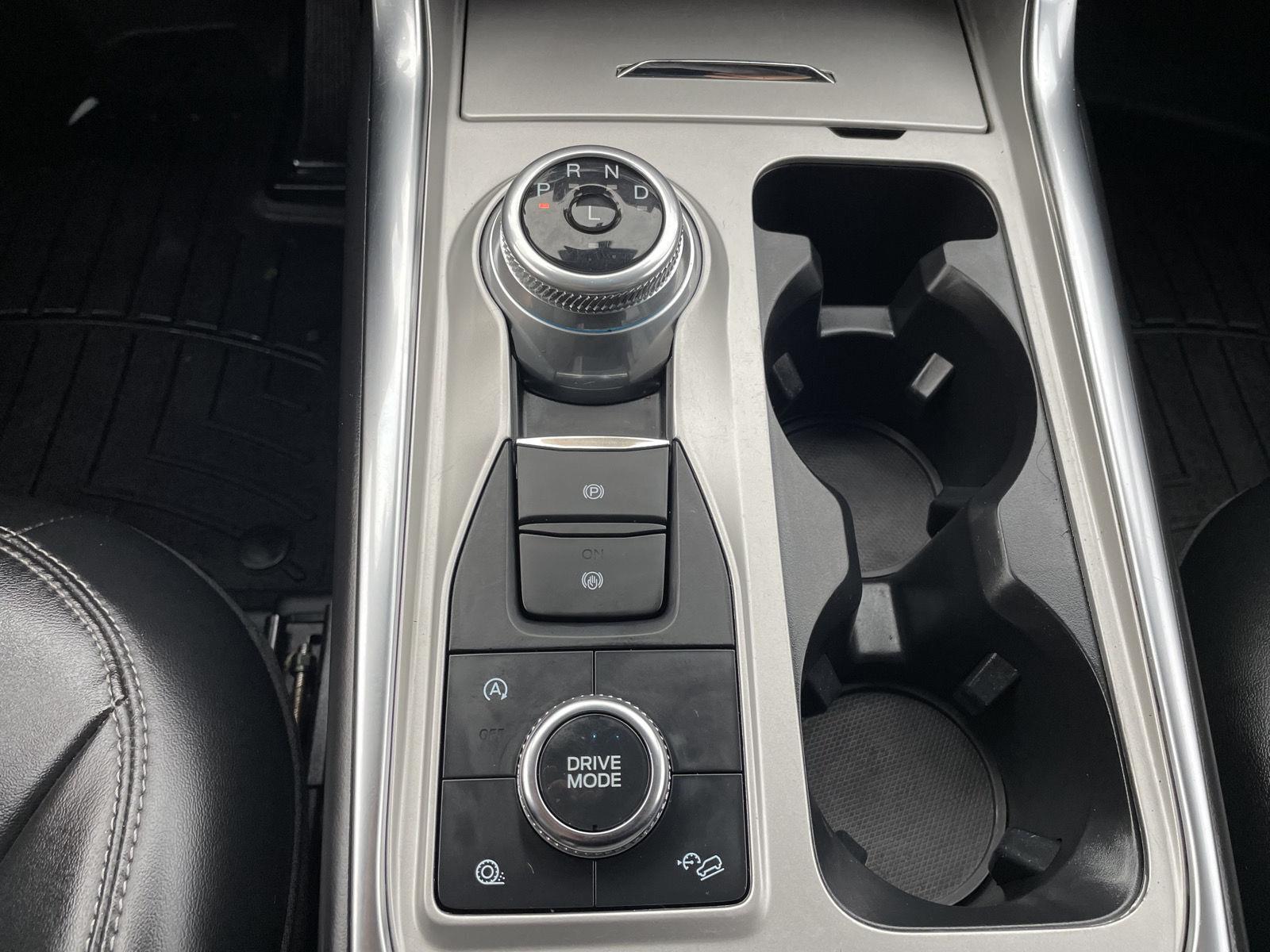 Vehicle photo 30
