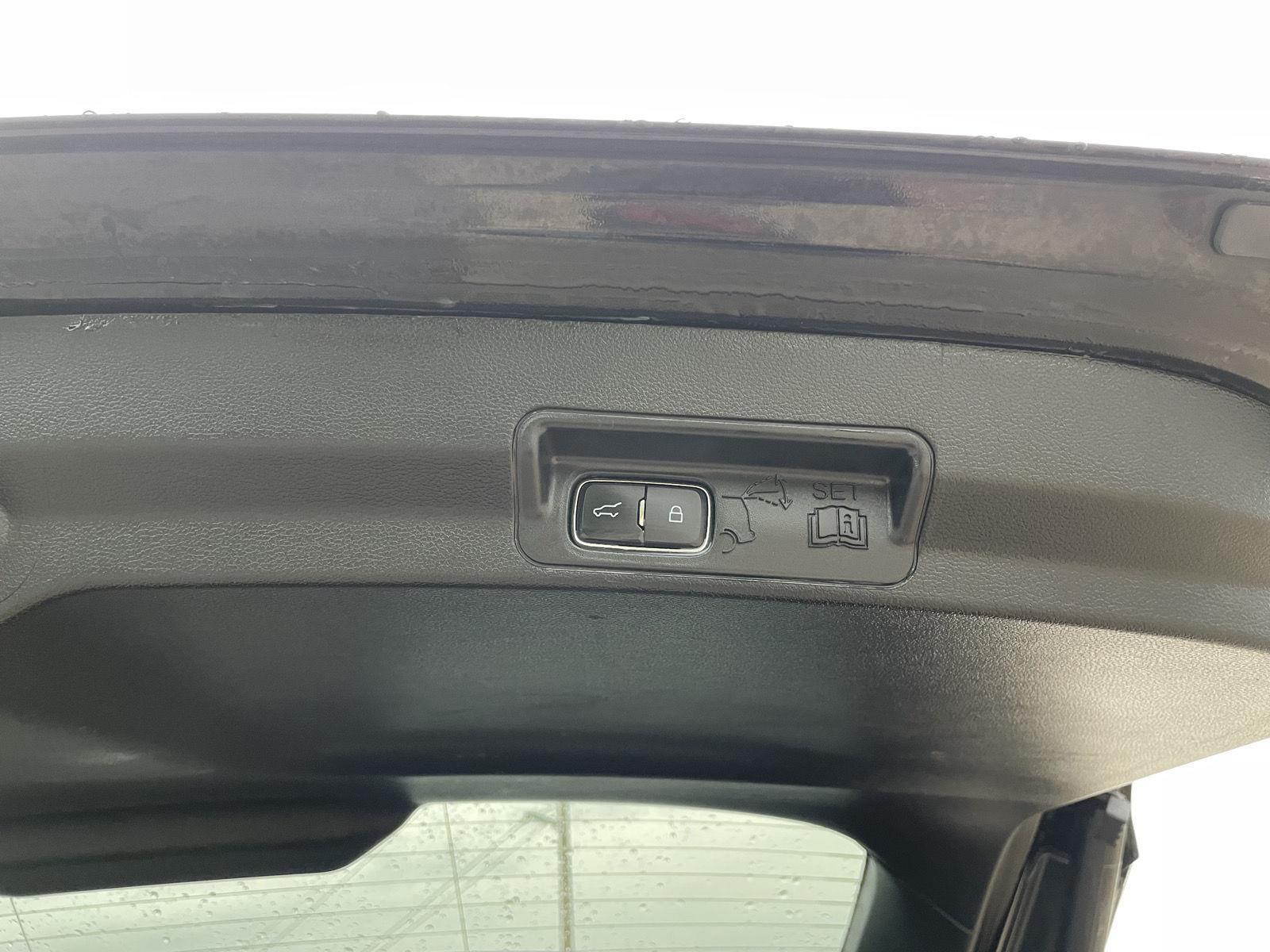 Vehicle photo 36