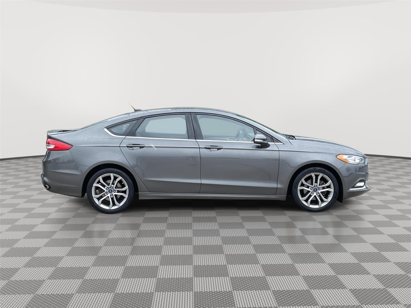 Vehicle photo 6