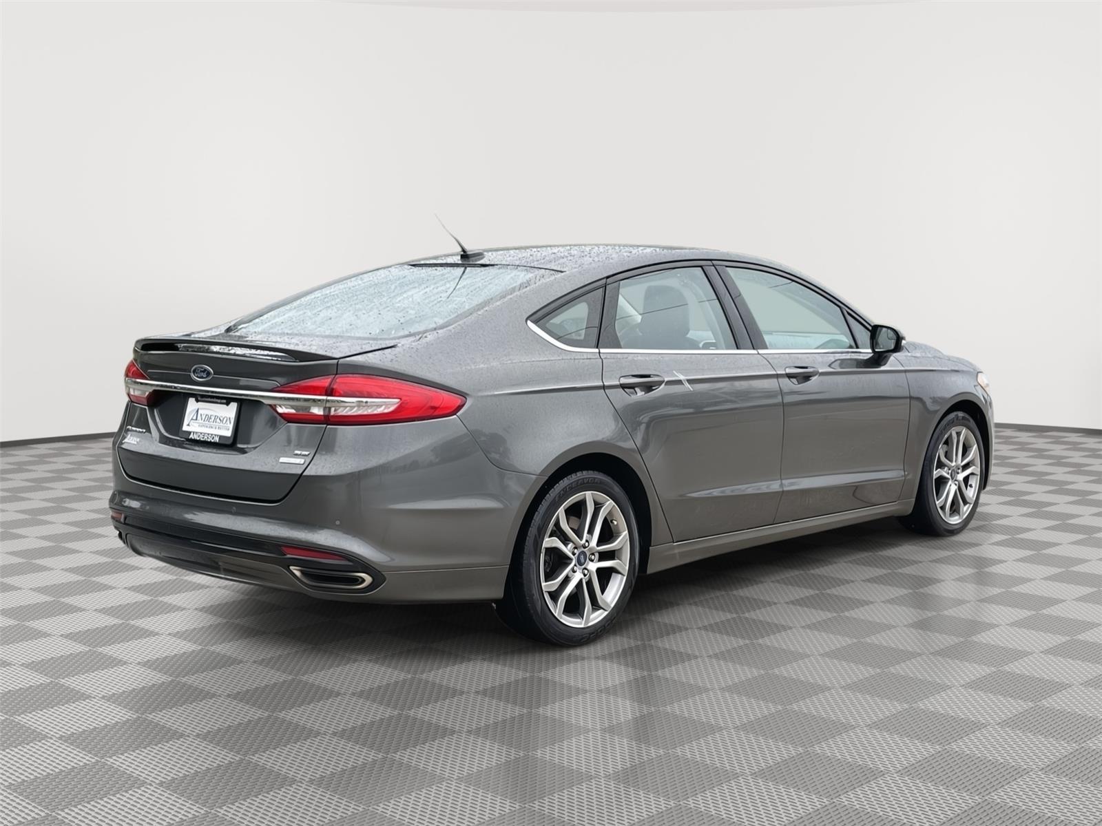 Vehicle photo 7