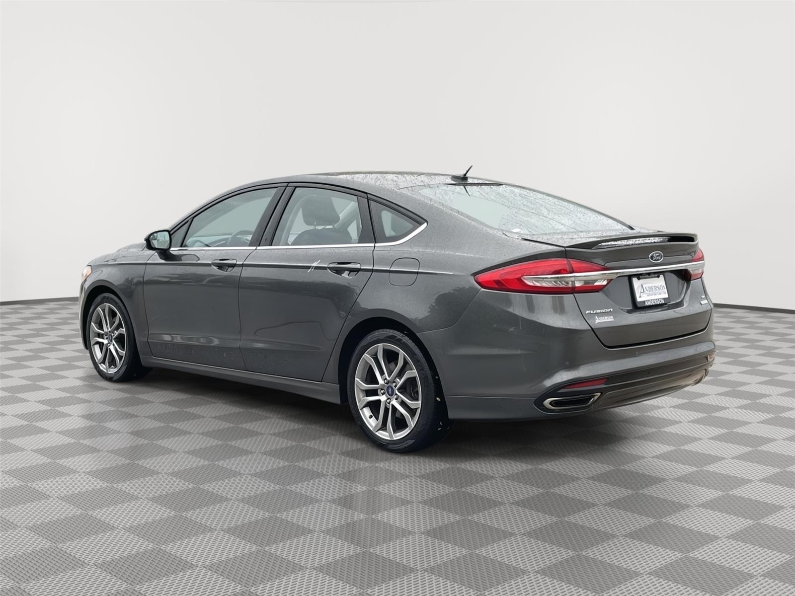 Vehicle photo 9