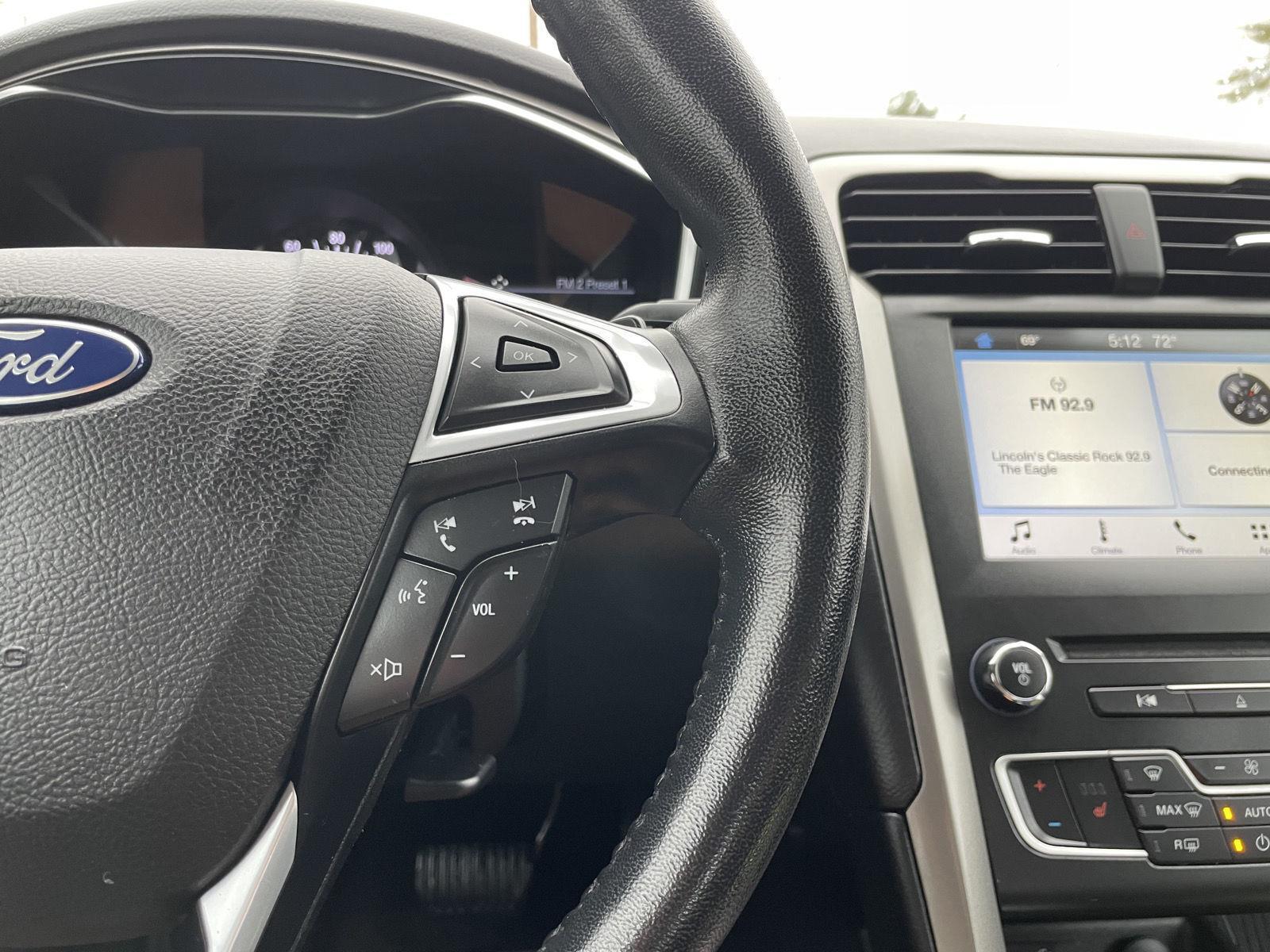 Vehicle photo 13