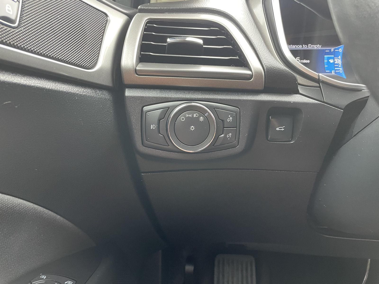 Vehicle photo 15