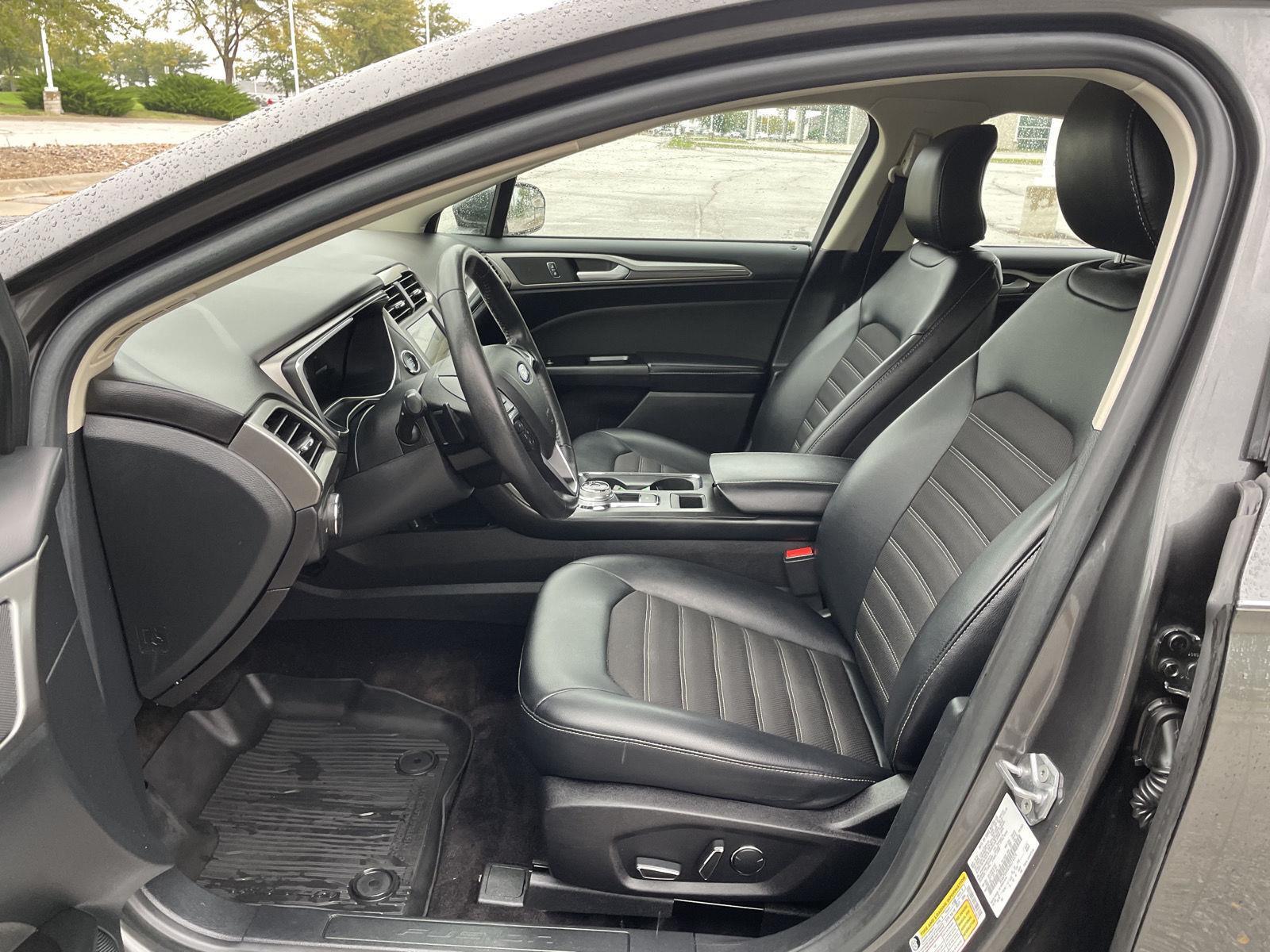 Vehicle photo 16