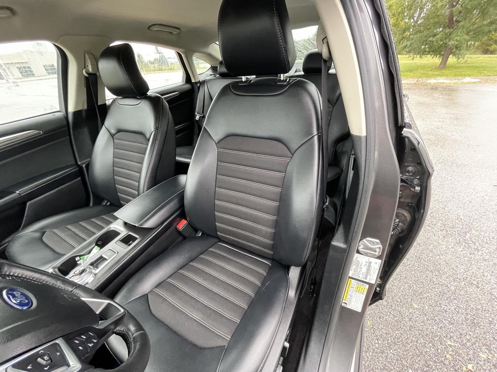 Vehicle photo 17