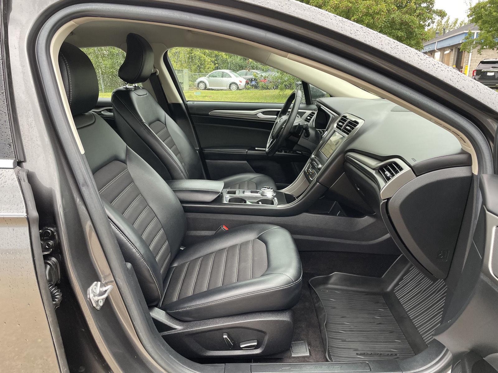 Vehicle photo 18