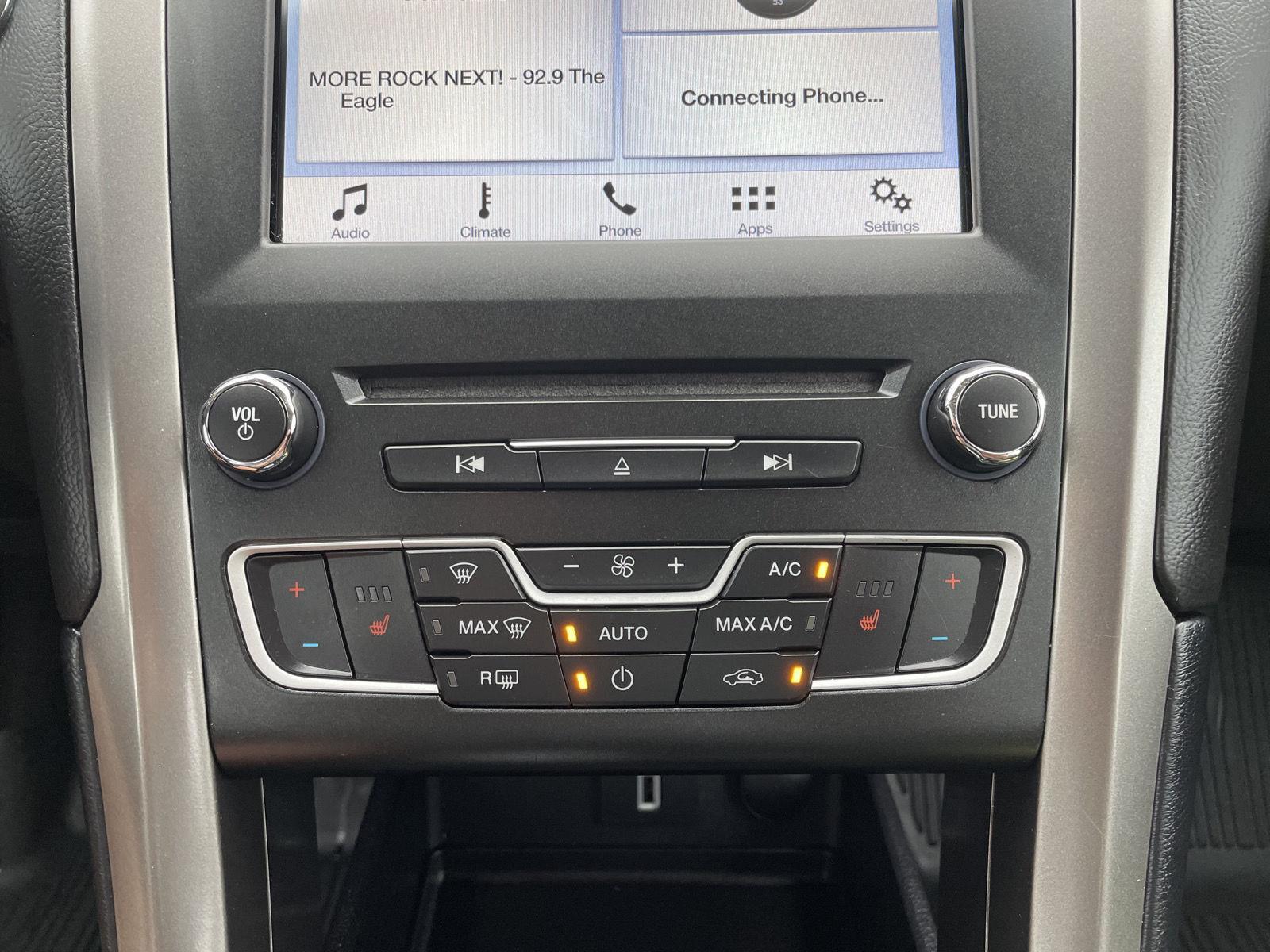 Vehicle photo 24