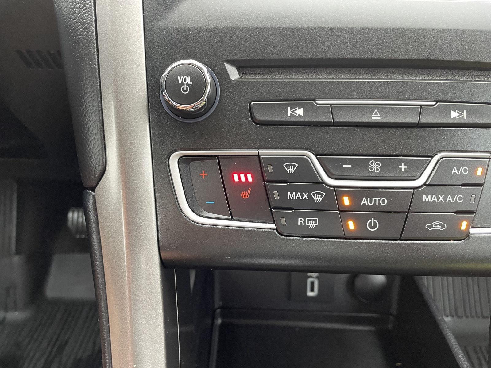 Vehicle photo 25