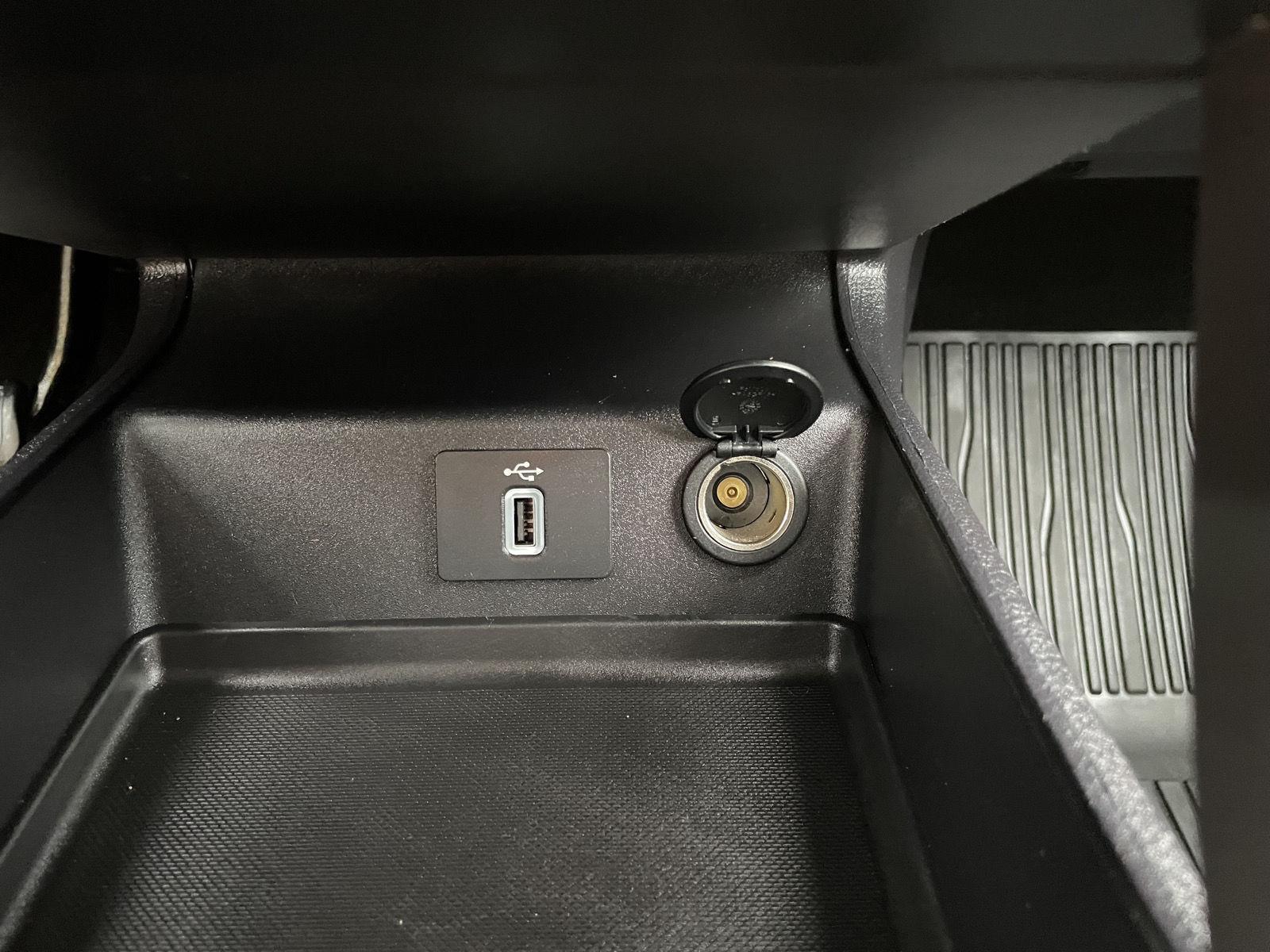 Vehicle photo 26