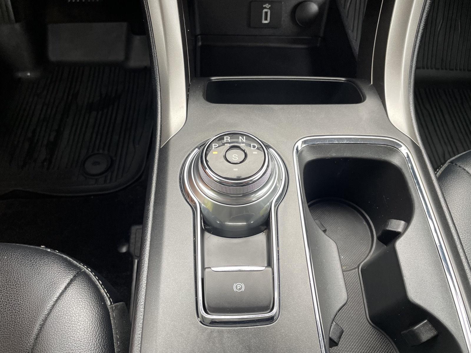 Vehicle photo 28