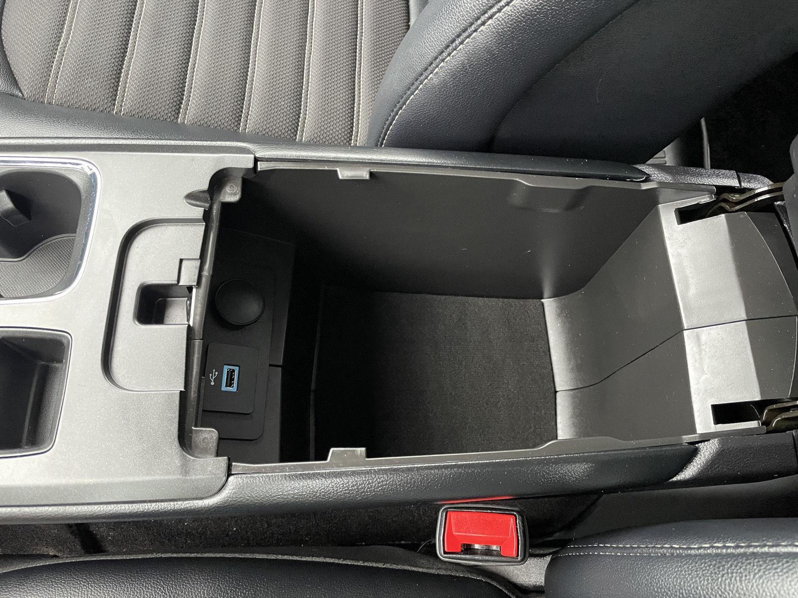 Vehicle photo 29