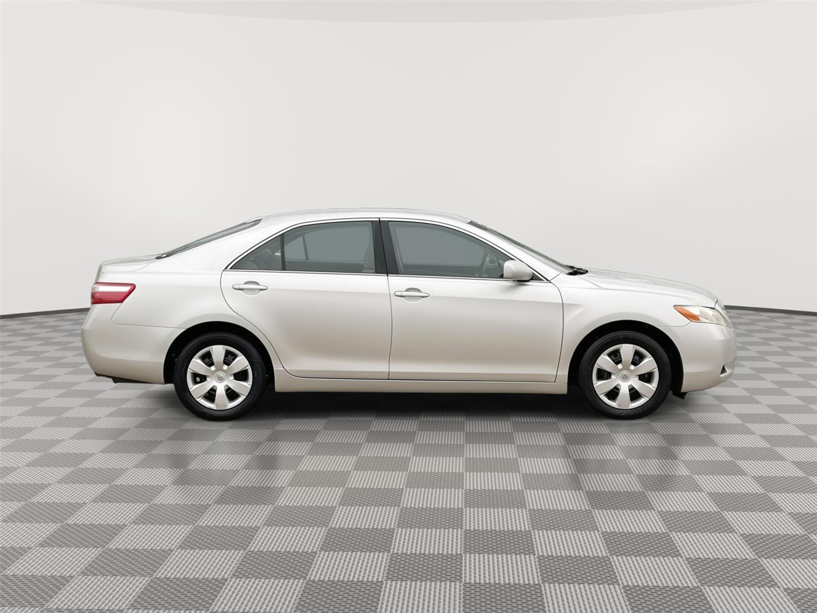 Vehicle photo 6