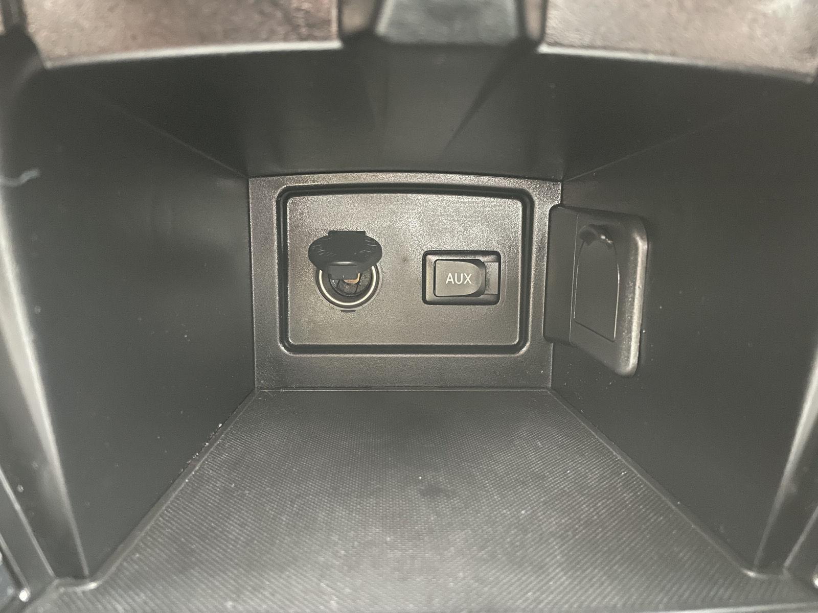 Vehicle photo 23