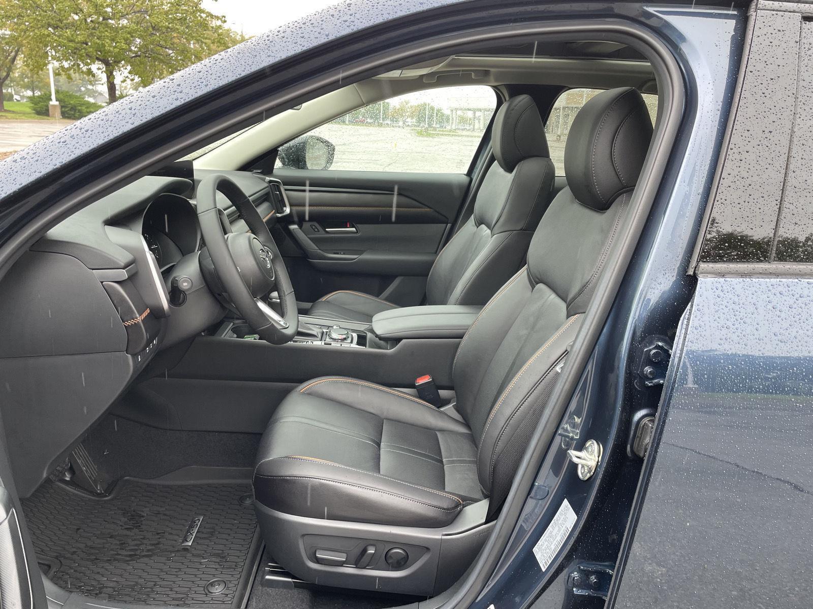 Vehicle photo 17