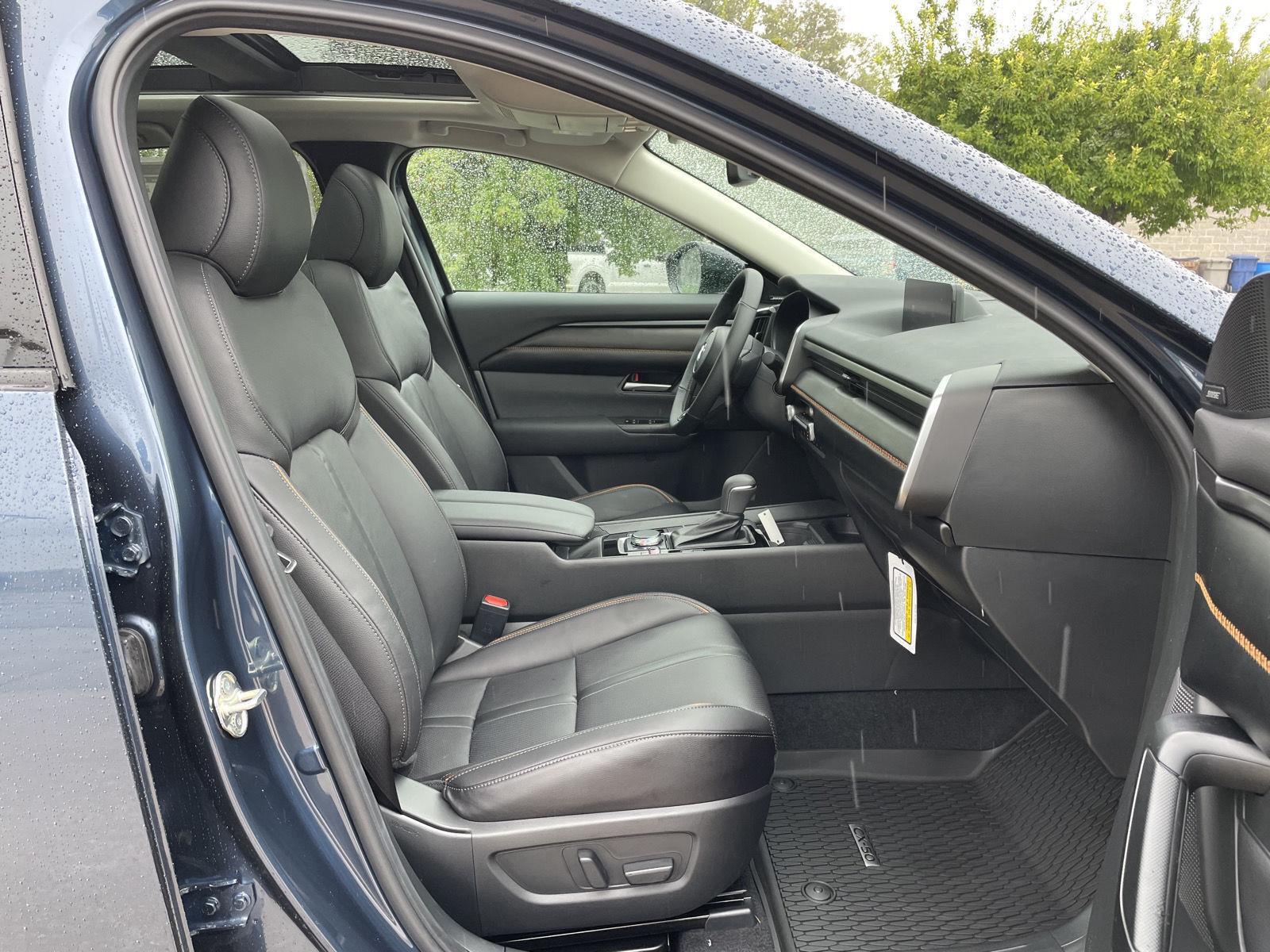 Vehicle photo 19