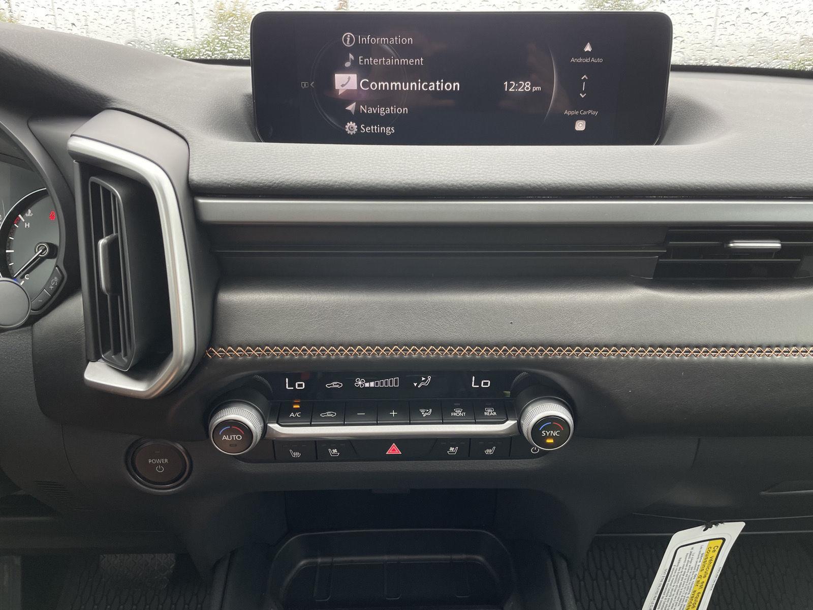 Vehicle photo 23