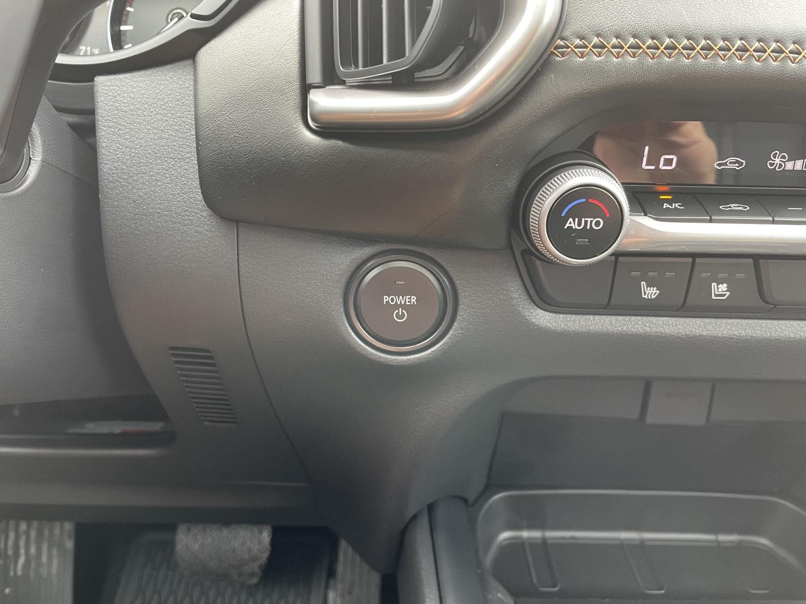Vehicle photo 25