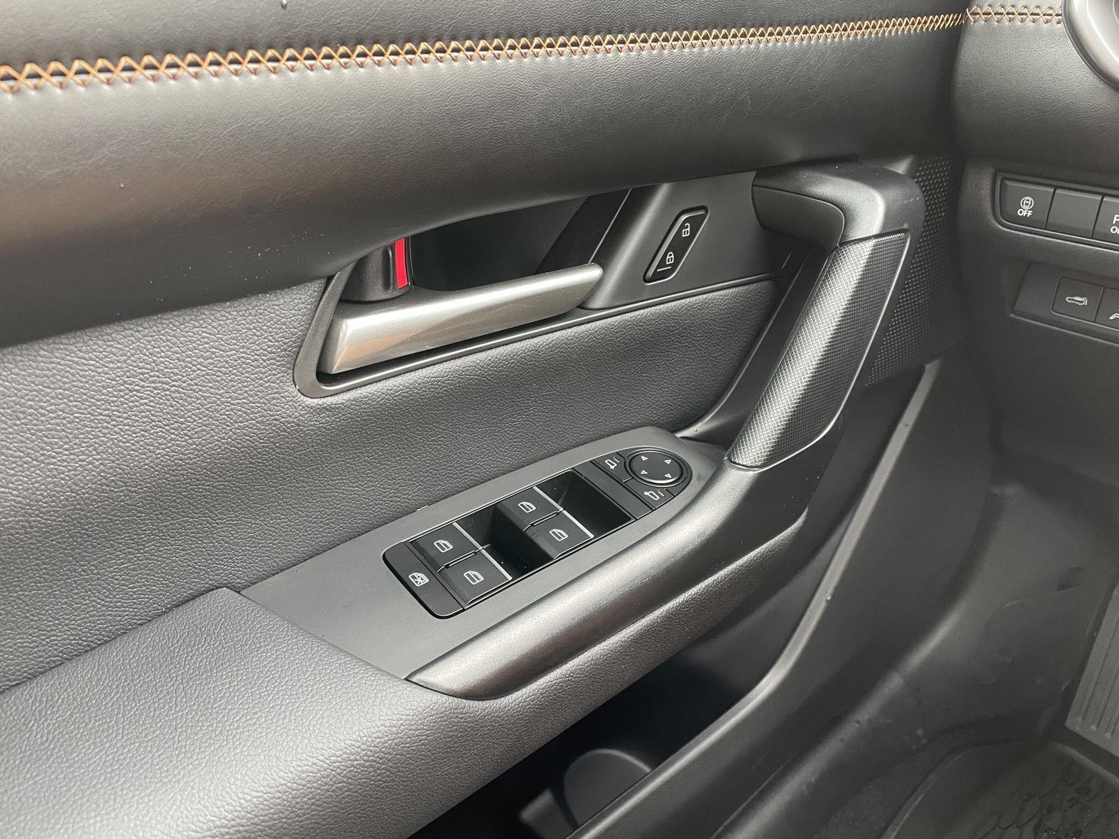 Vehicle photo 29