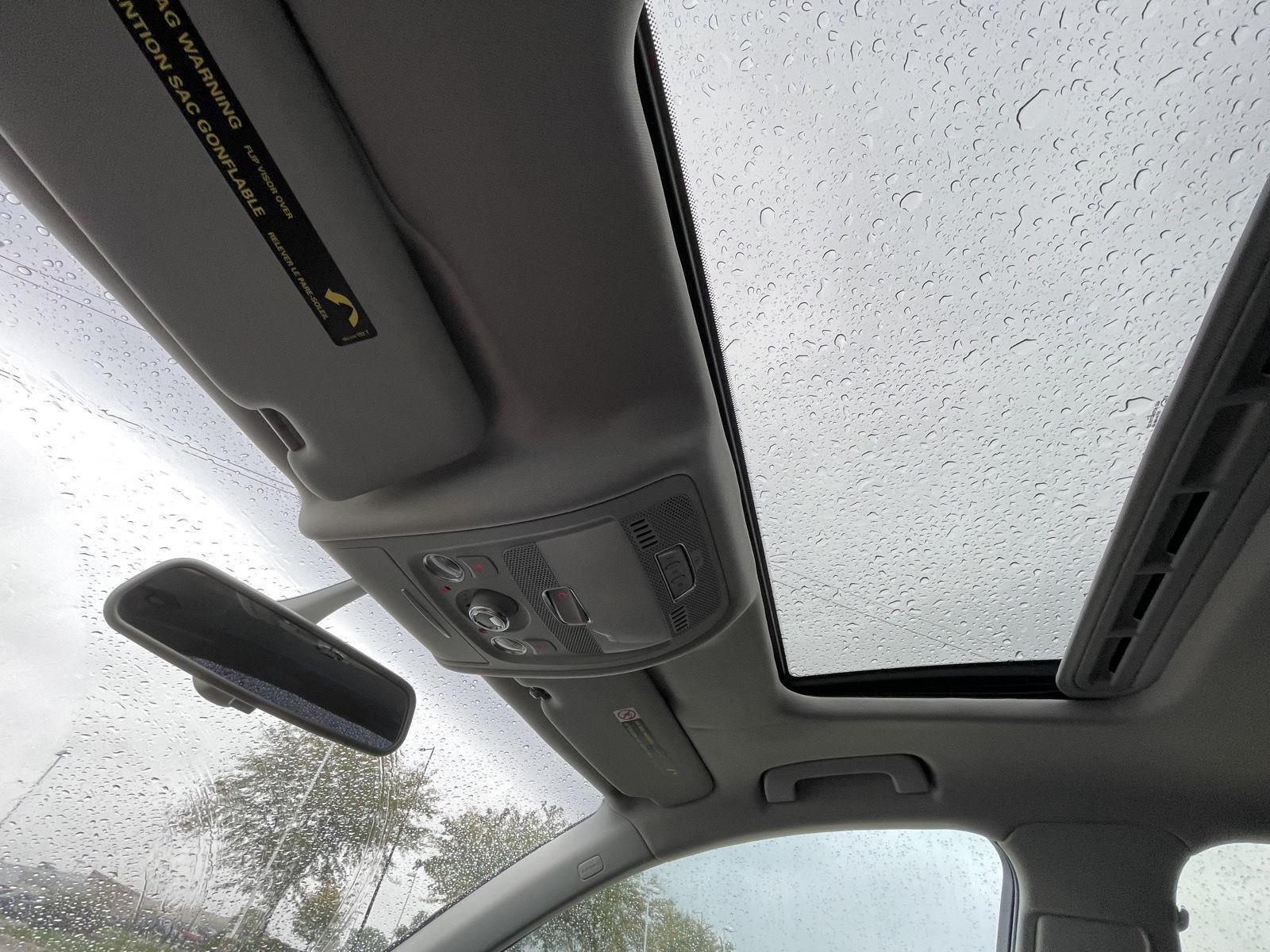 Vehicle photo 19