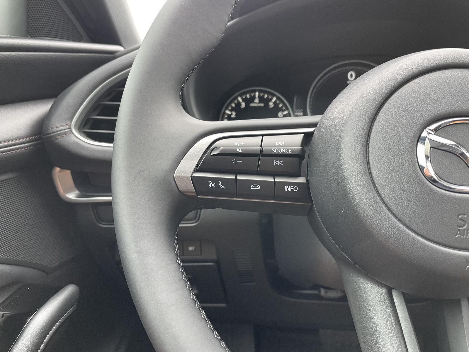 Vehicle photo 13