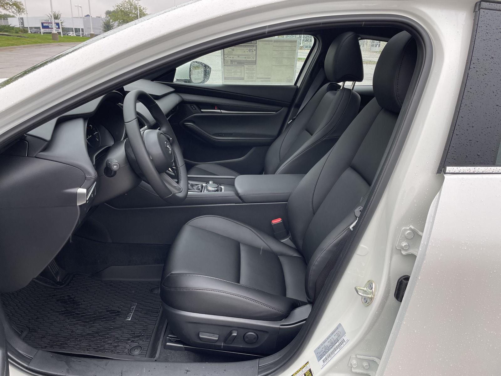 Vehicle photo 17