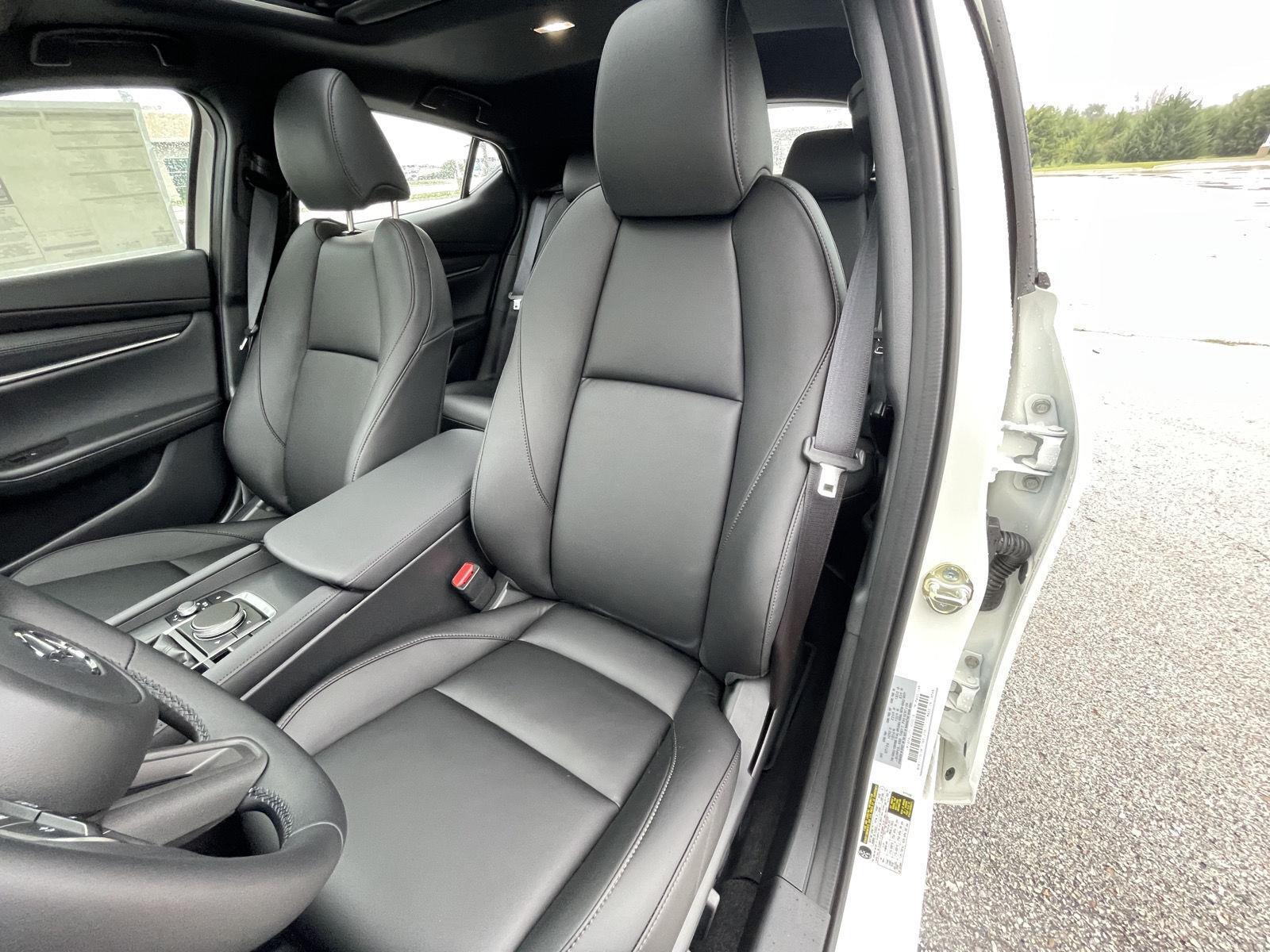 Vehicle photo 18