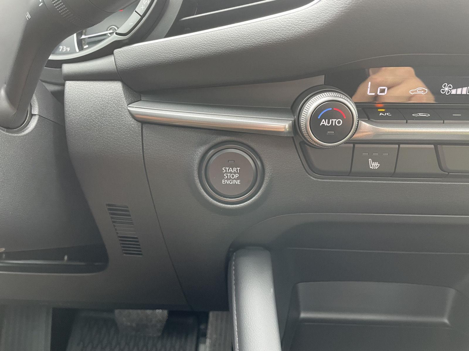 Vehicle photo 24