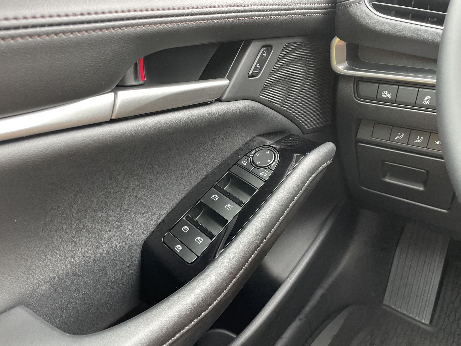 Vehicle photo 27