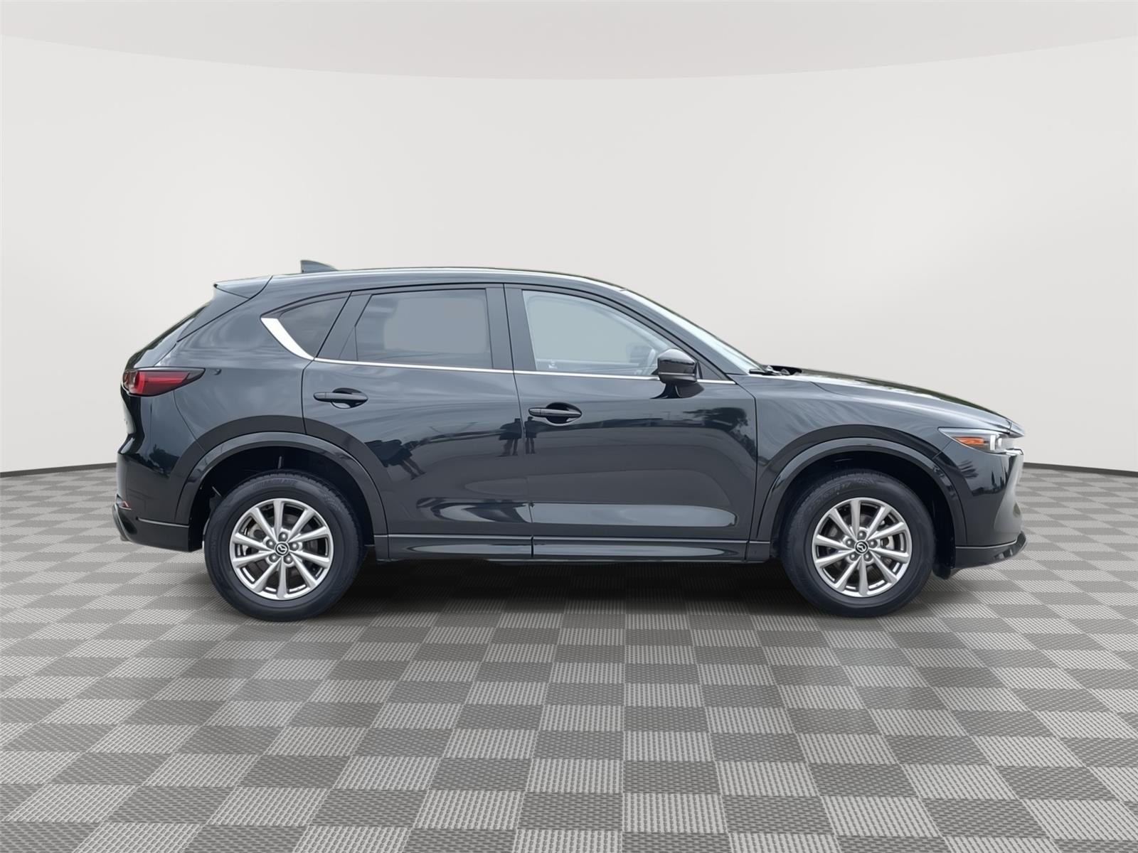 Vehicle photo 6