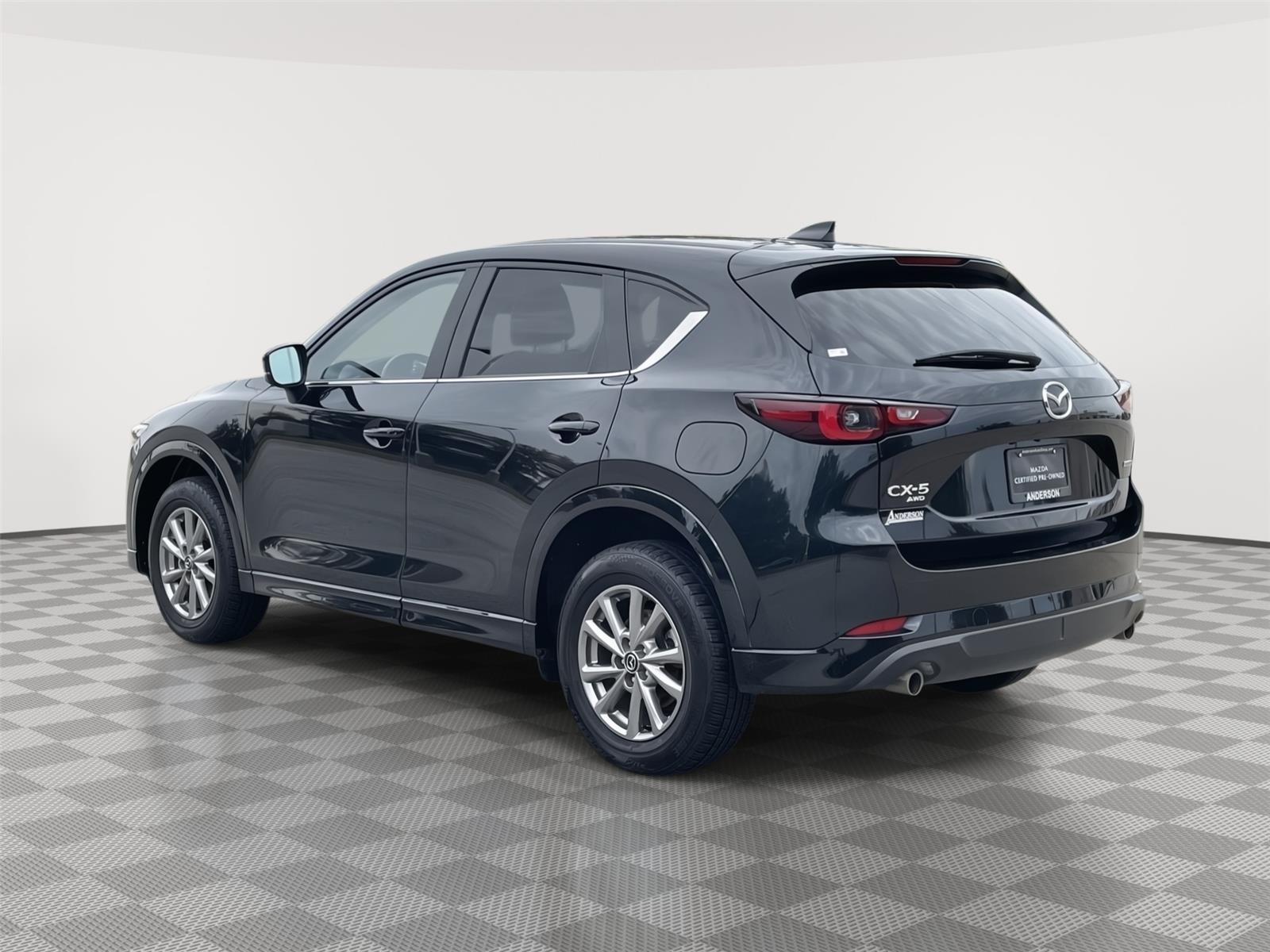 Vehicle photo 9