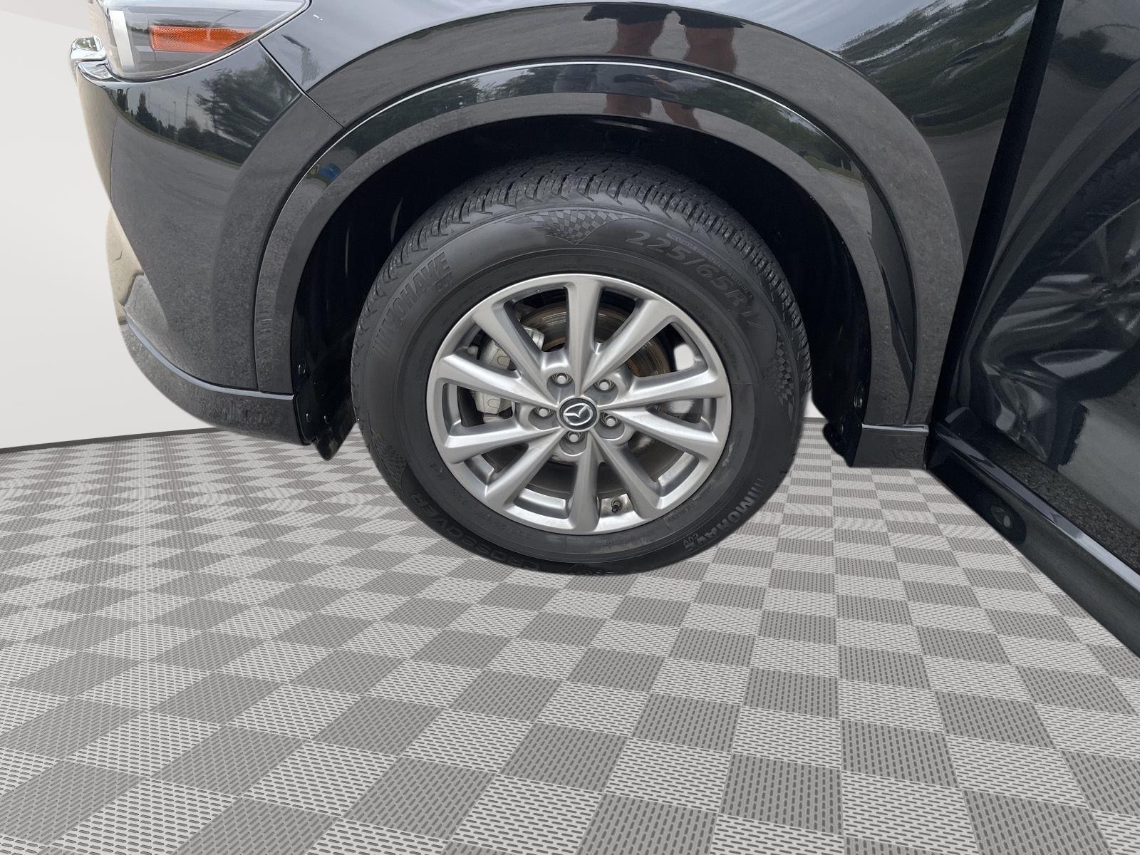 Vehicle photo 10