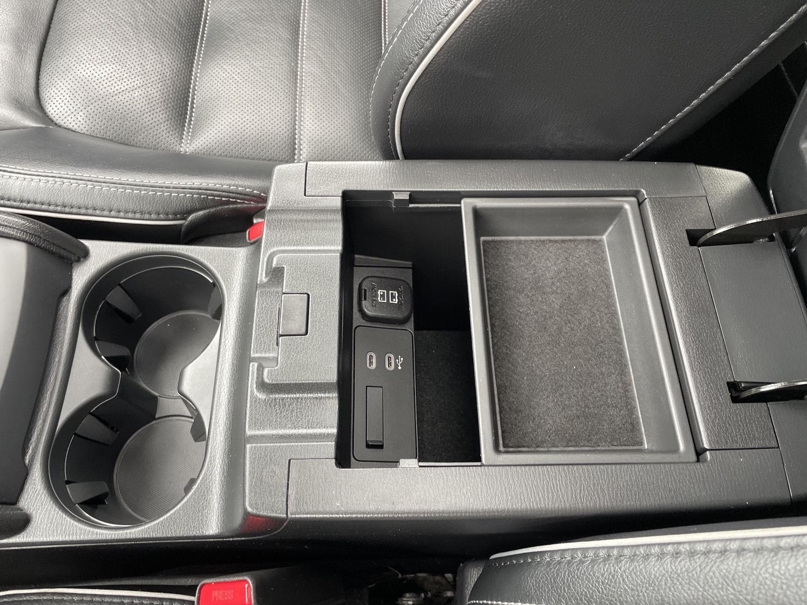Vehicle photo 28