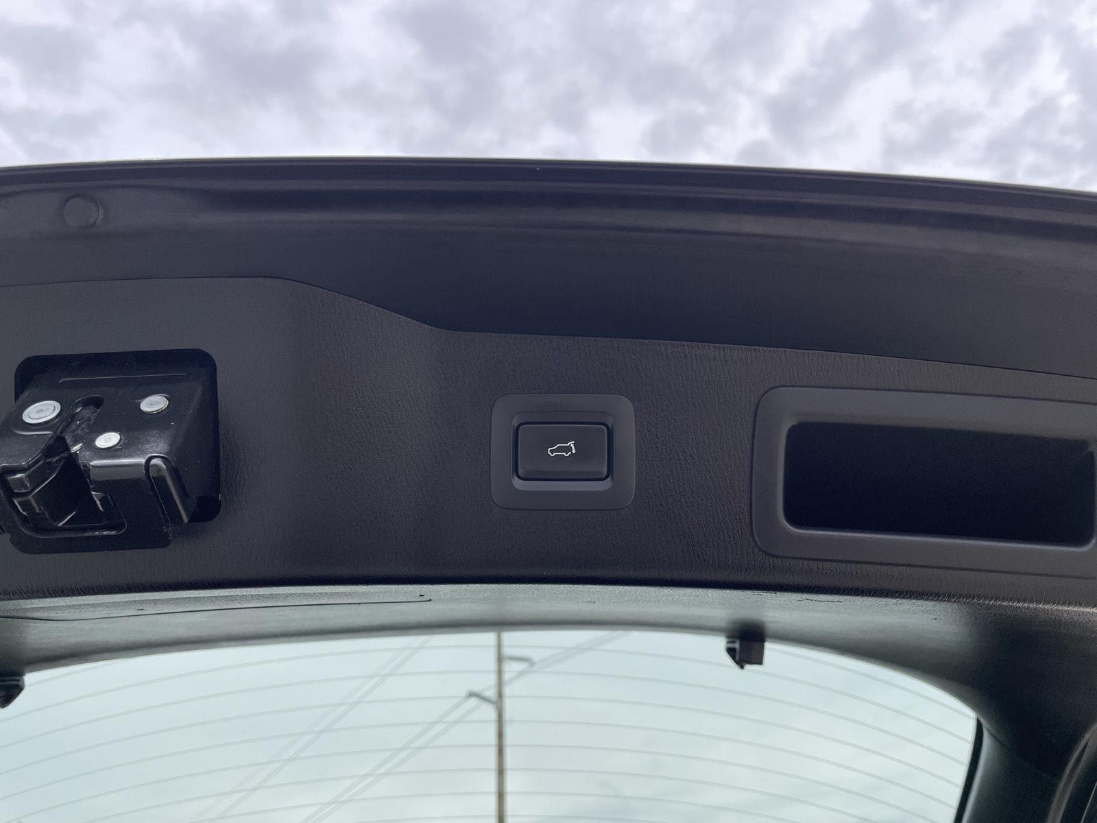 Vehicle photo 33