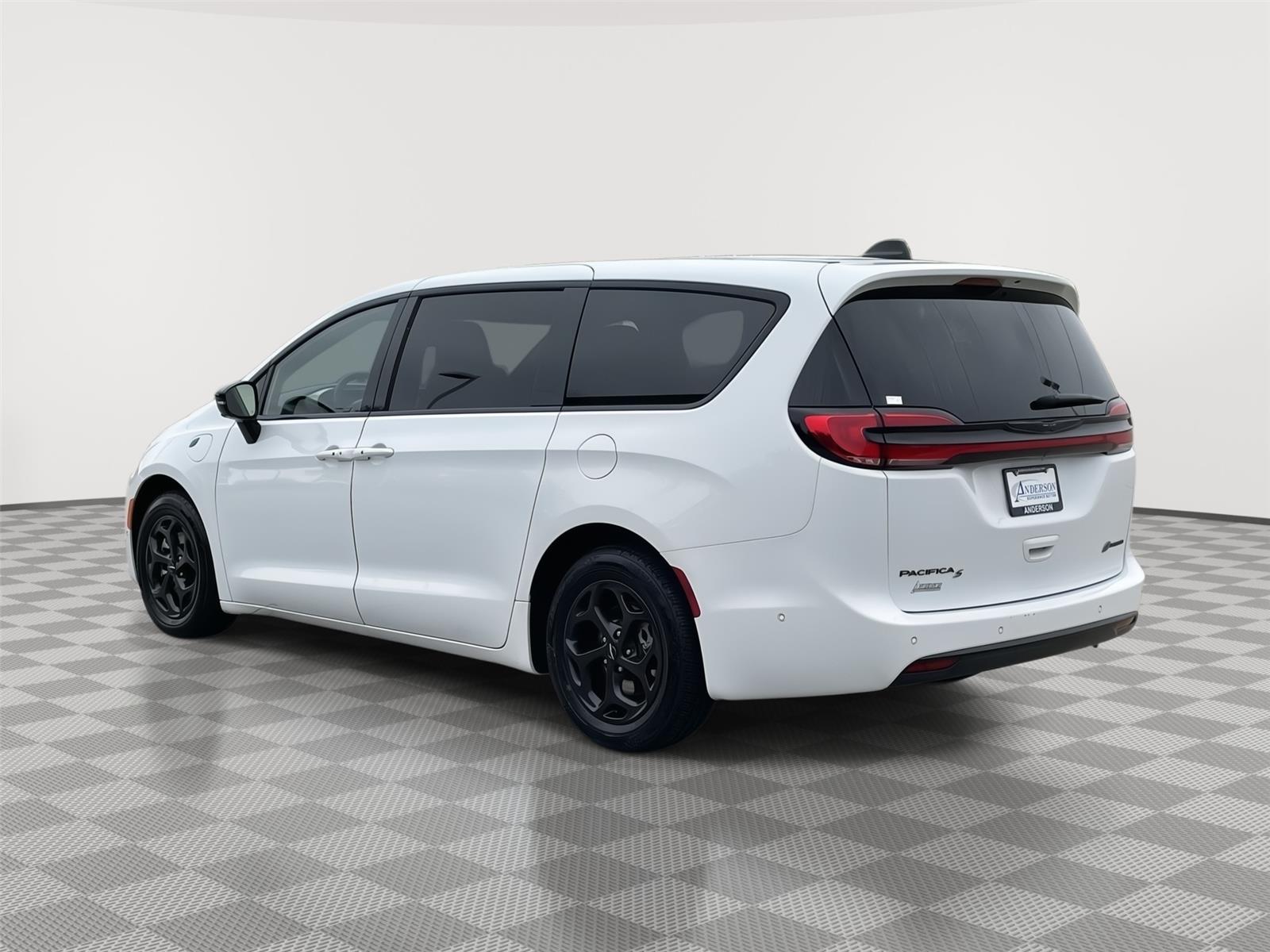 Vehicle photo 9