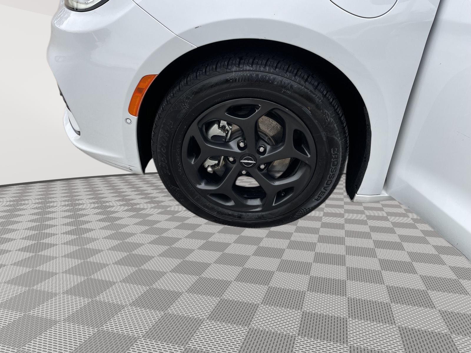 Vehicle photo 10