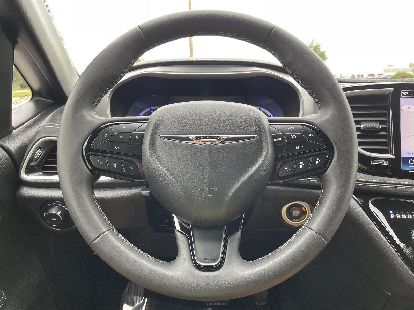 Vehicle photo 12