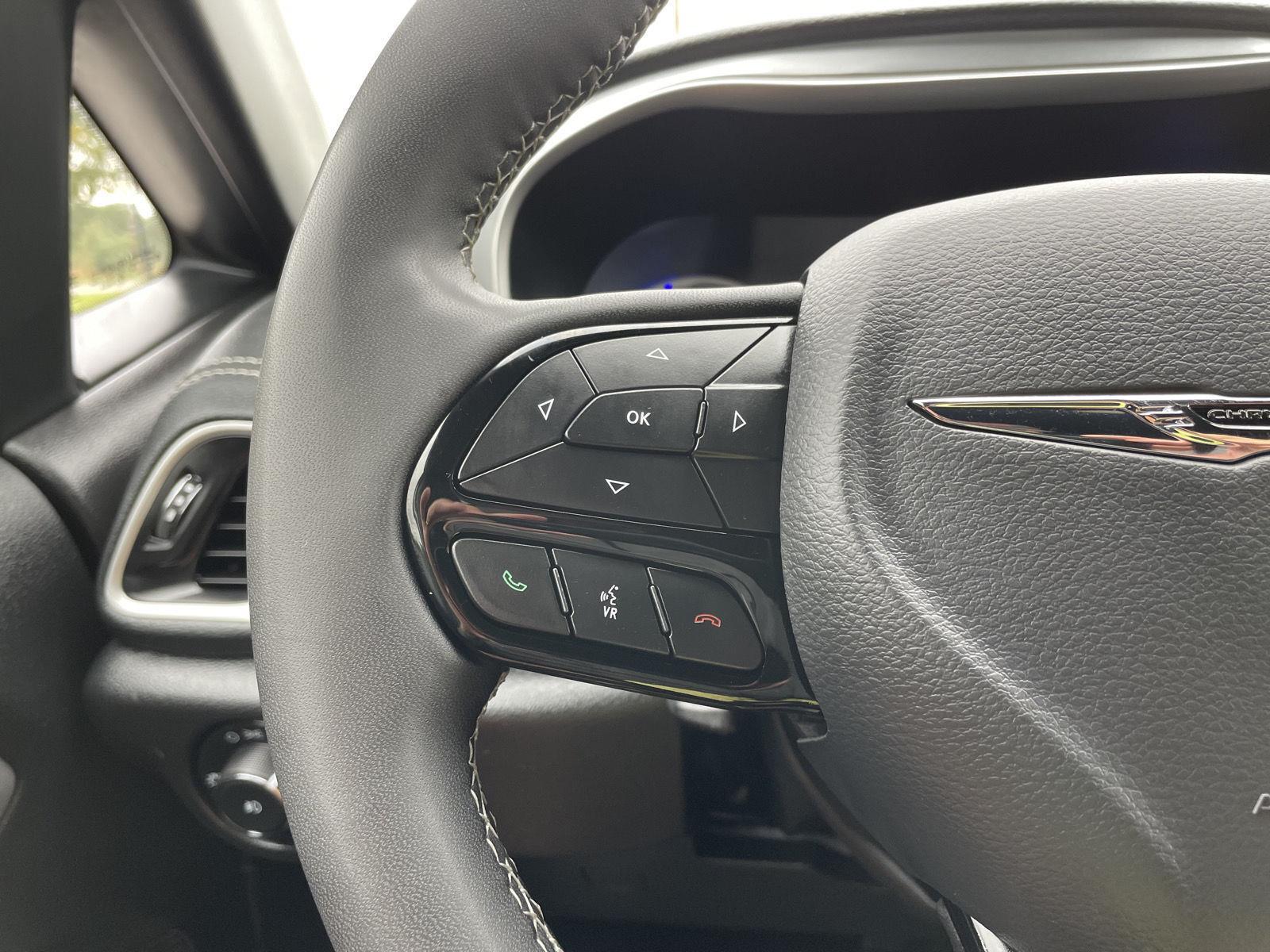 Vehicle photo 13