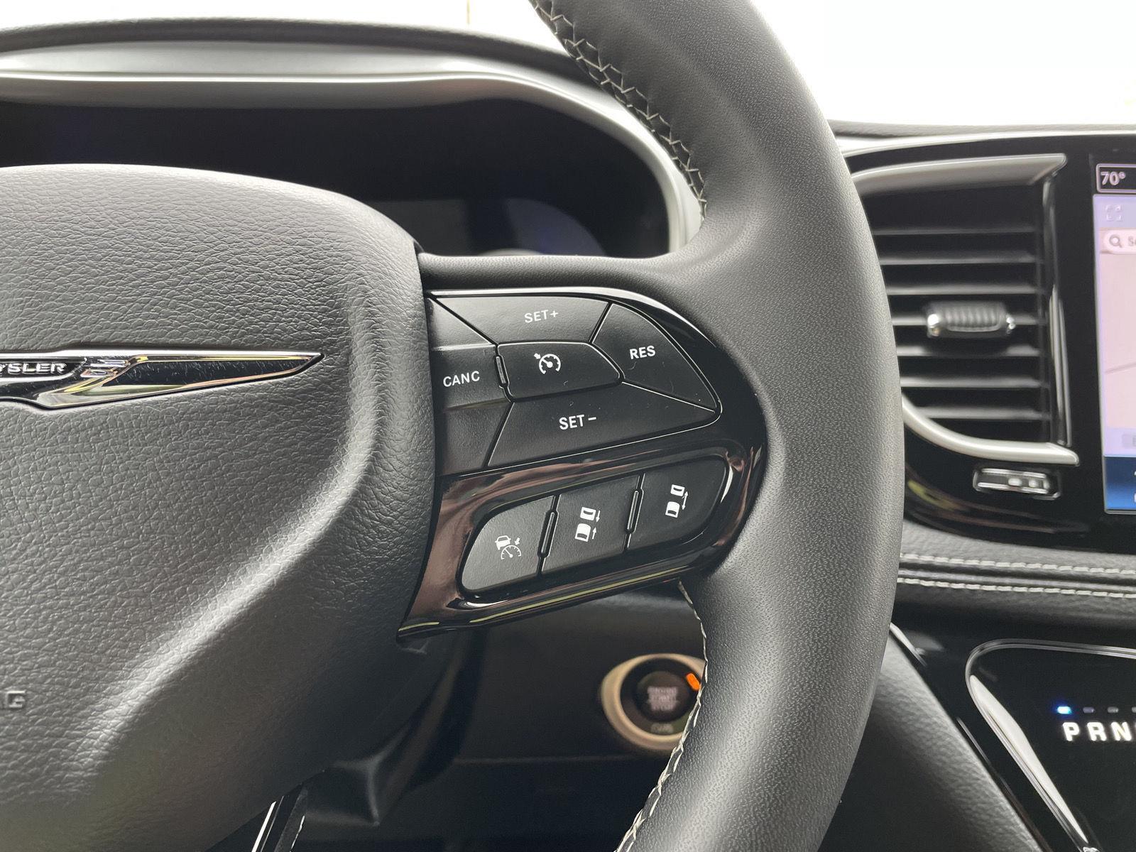 Vehicle photo 14