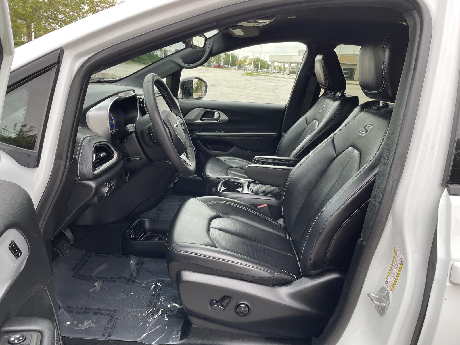 Vehicle photo 17