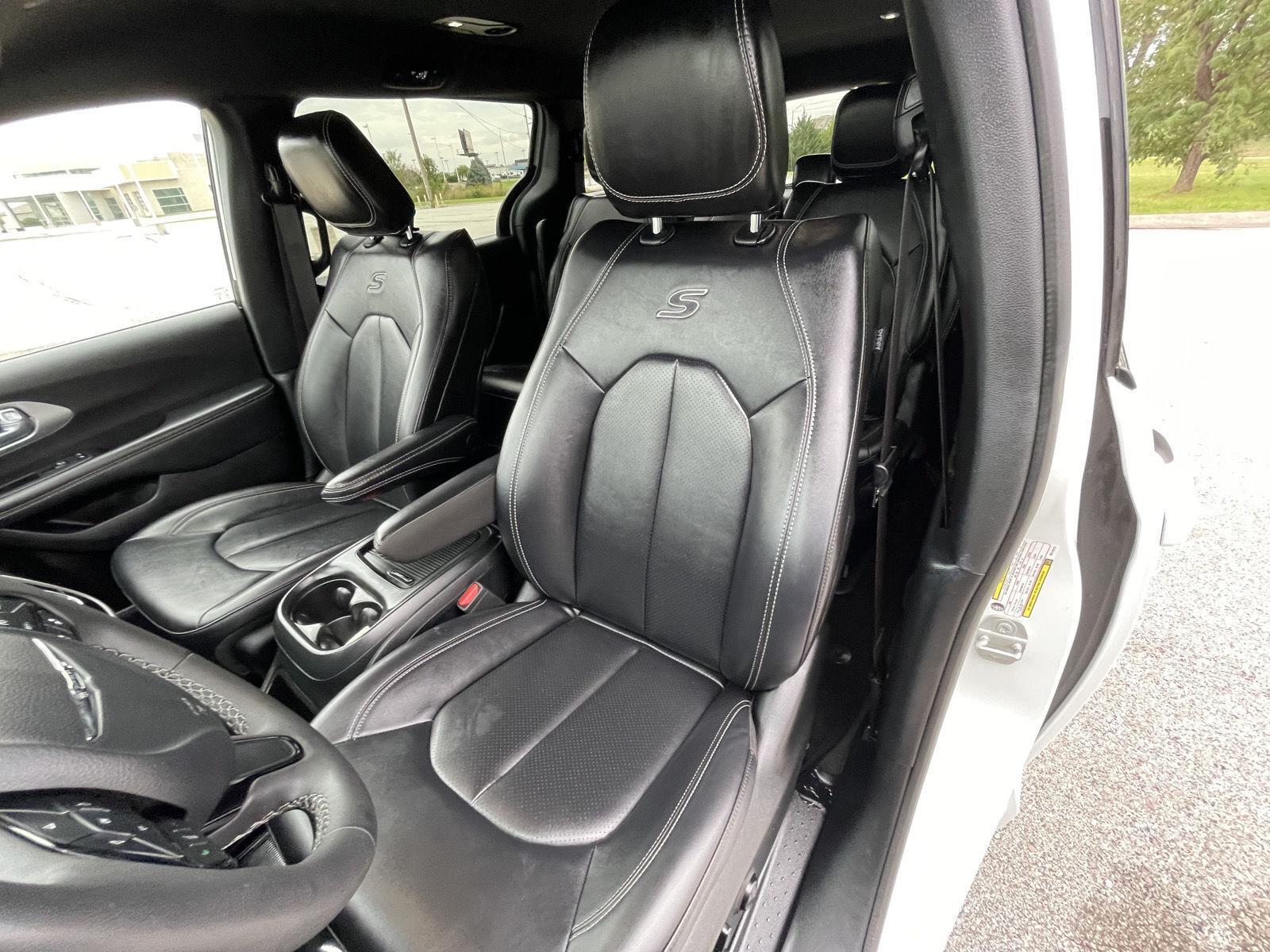 Vehicle photo 18