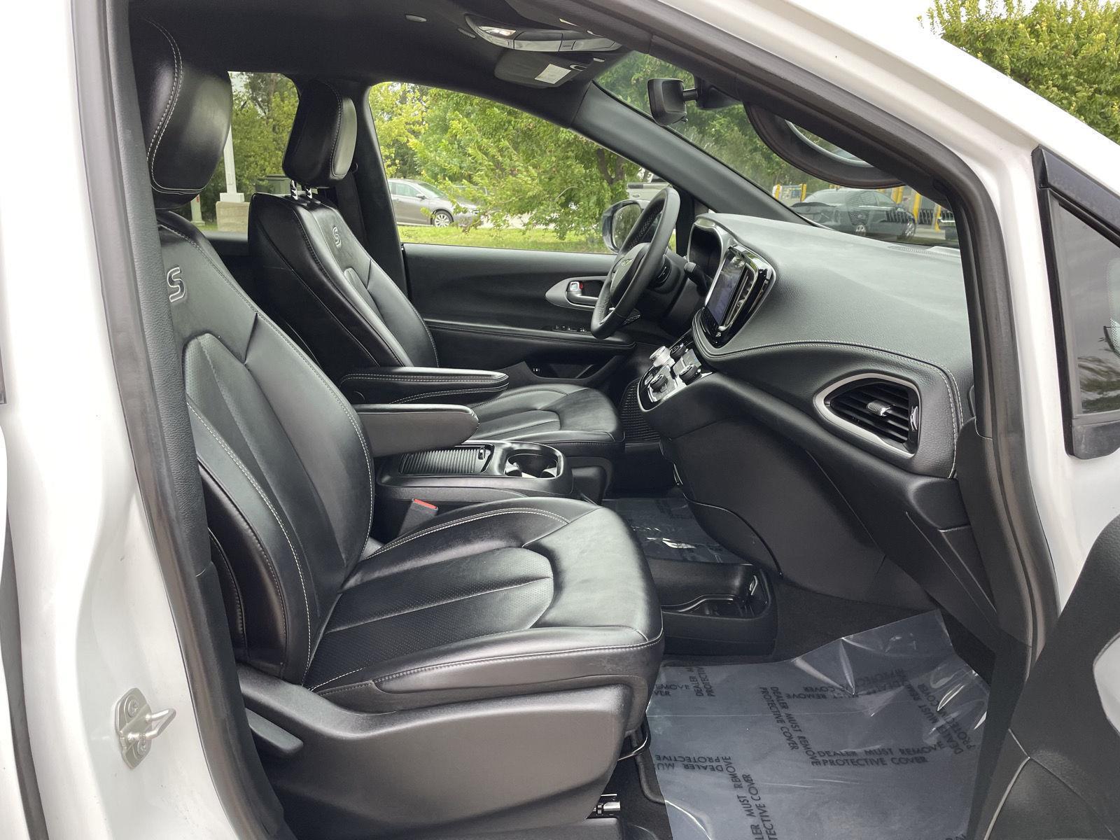 Vehicle photo 19