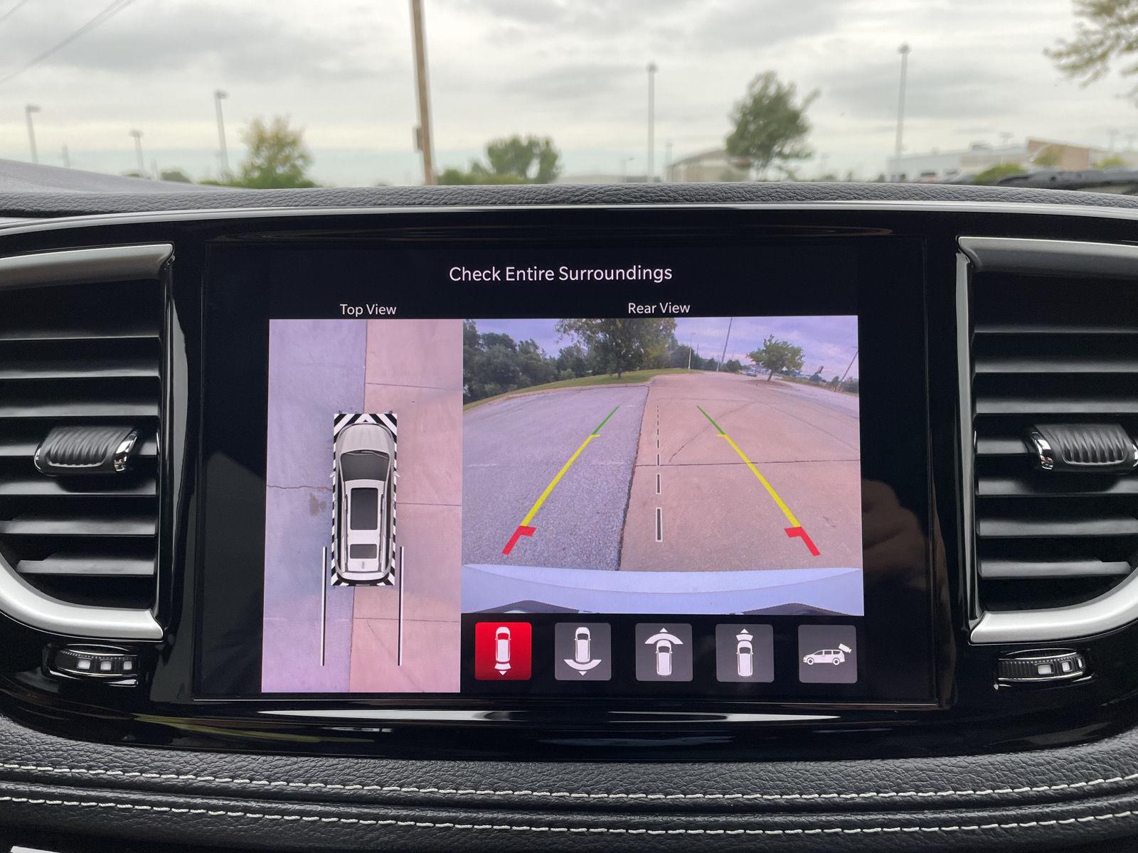Vehicle photo 24