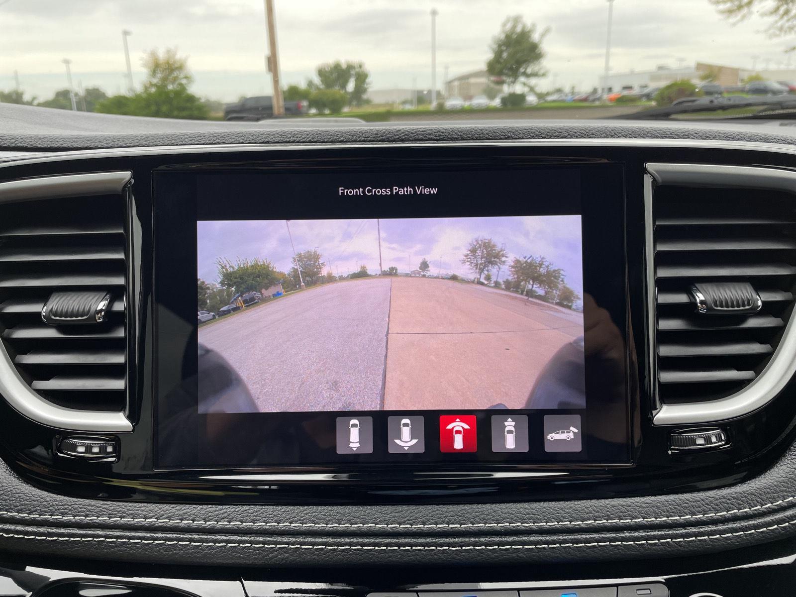 Vehicle photo 25