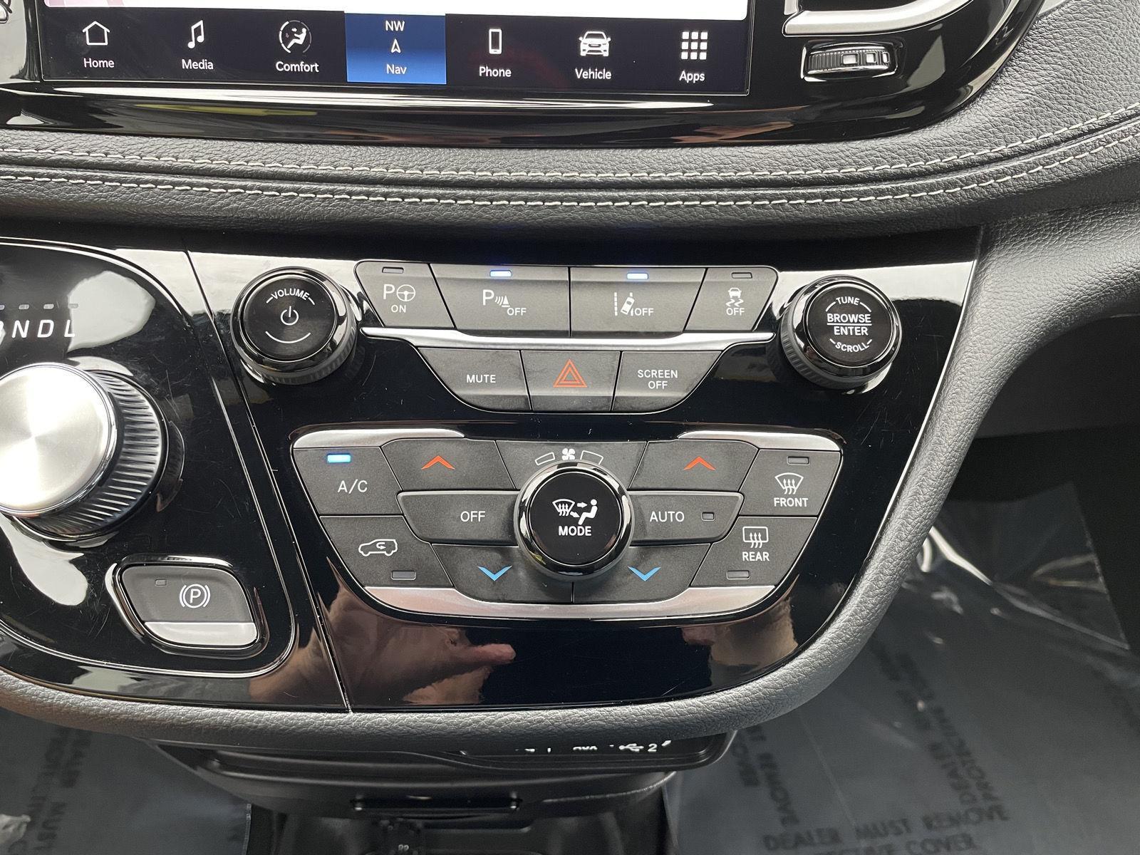 Vehicle photo 28