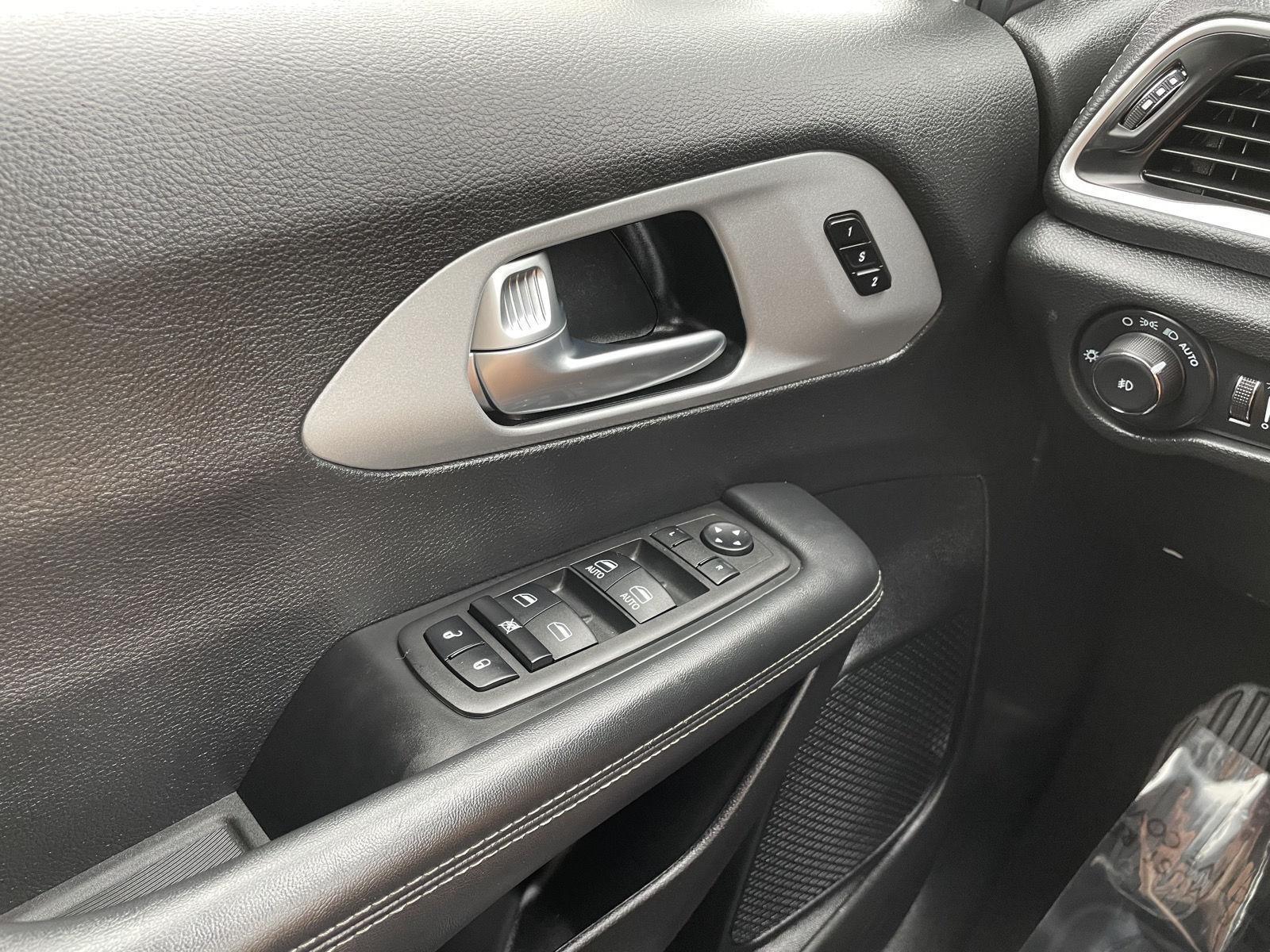 Vehicle photo 31