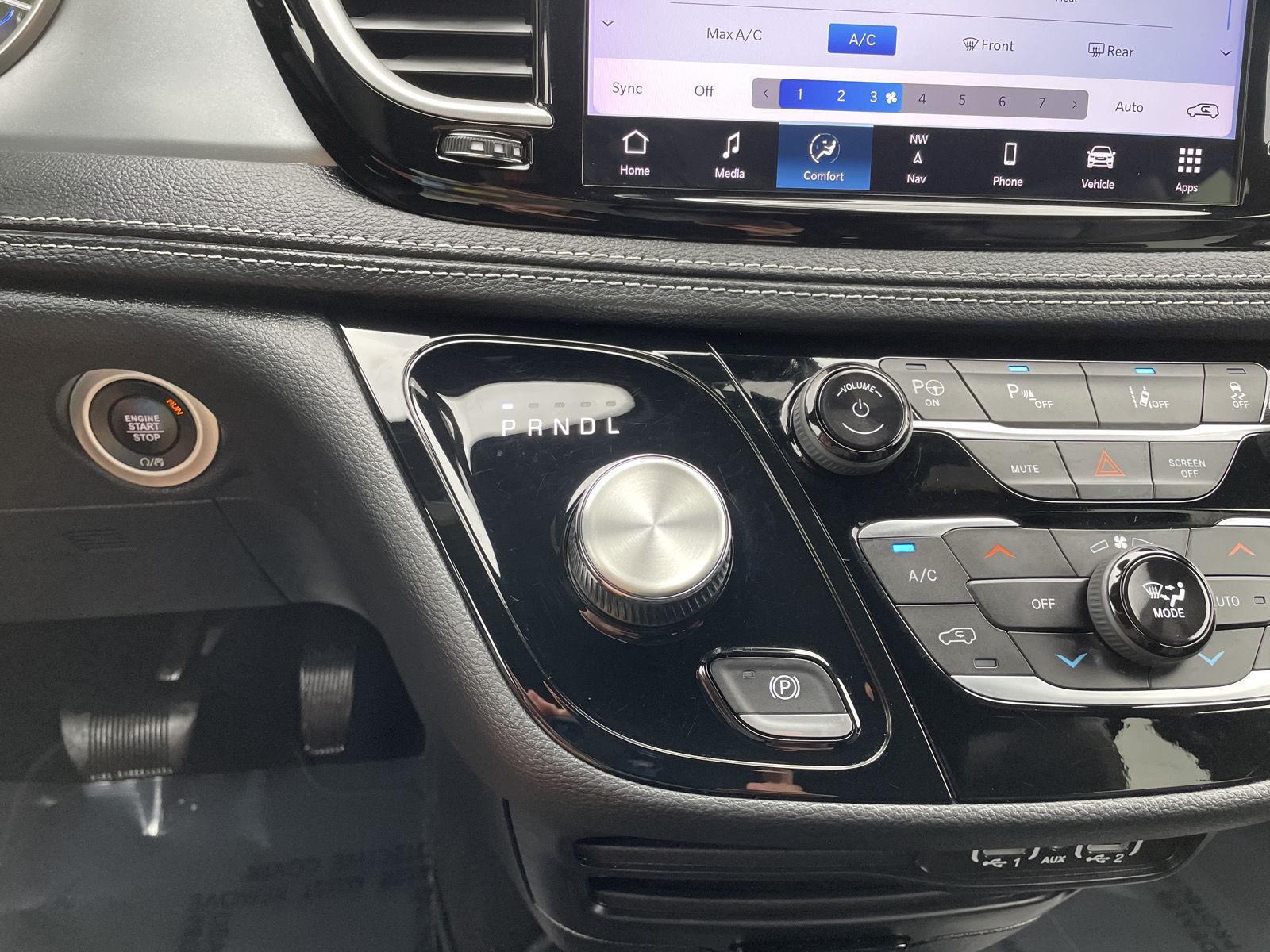 Vehicle photo 32
