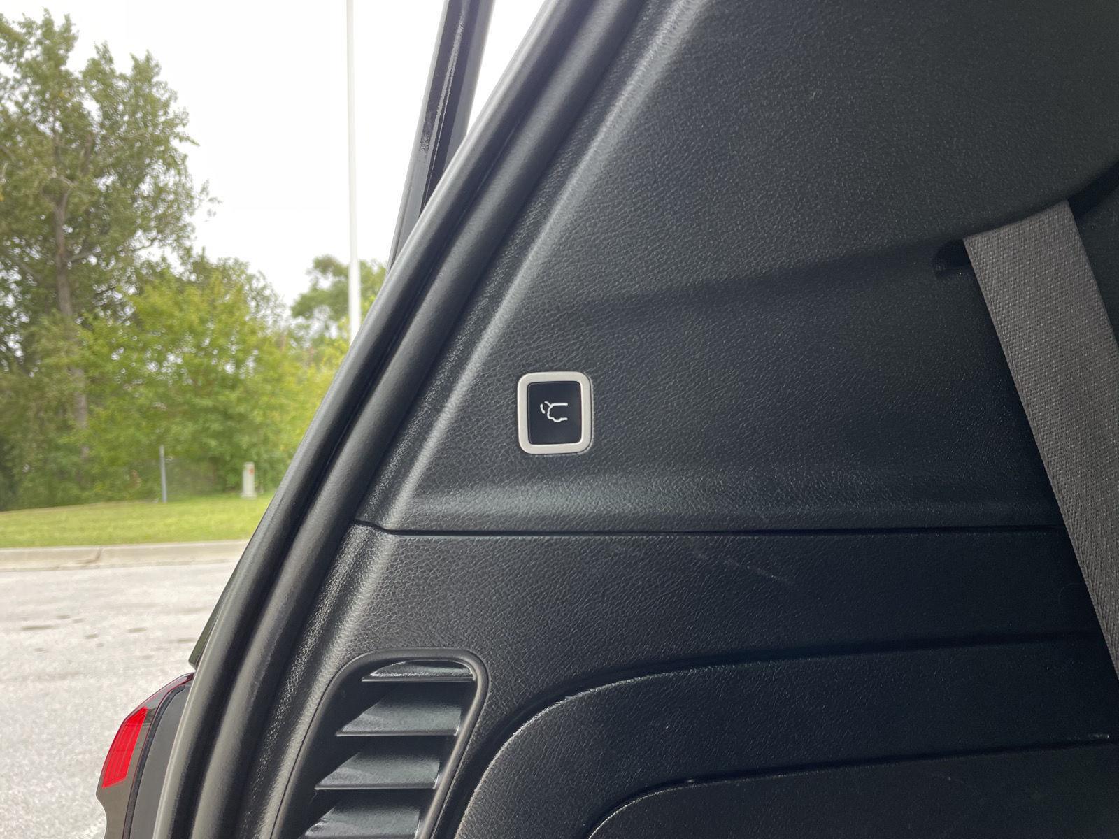 Vehicle photo 38